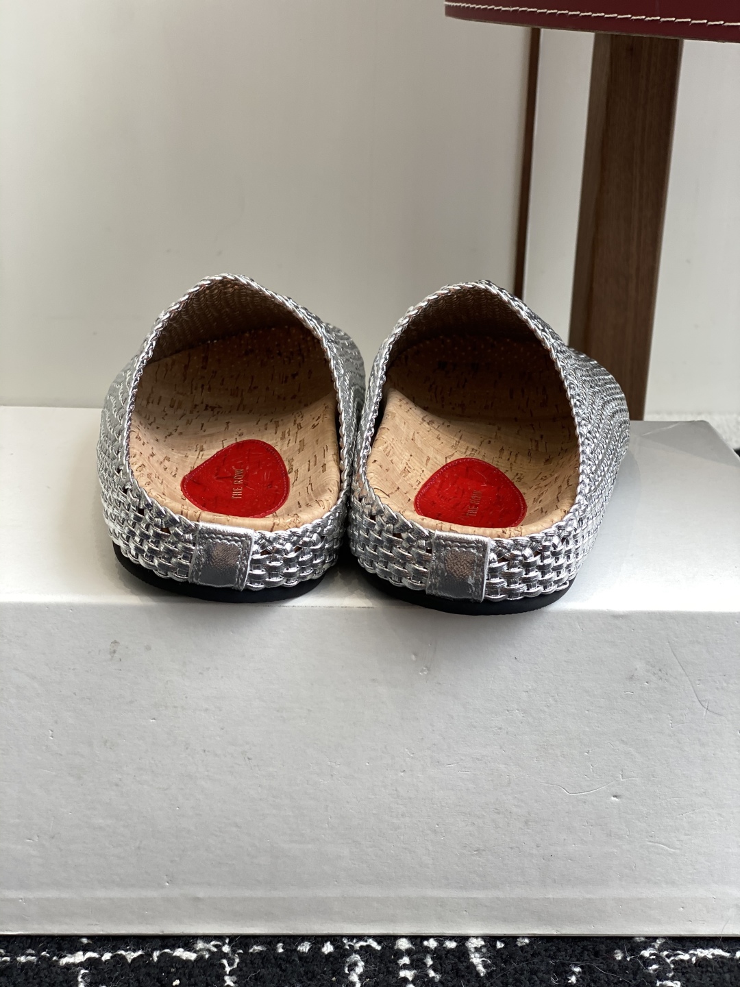 代购级
Therow 25ss 春夏博肯   真软木潮流时尚 系带 休闲 包头拖

人体工程学设计符合脚