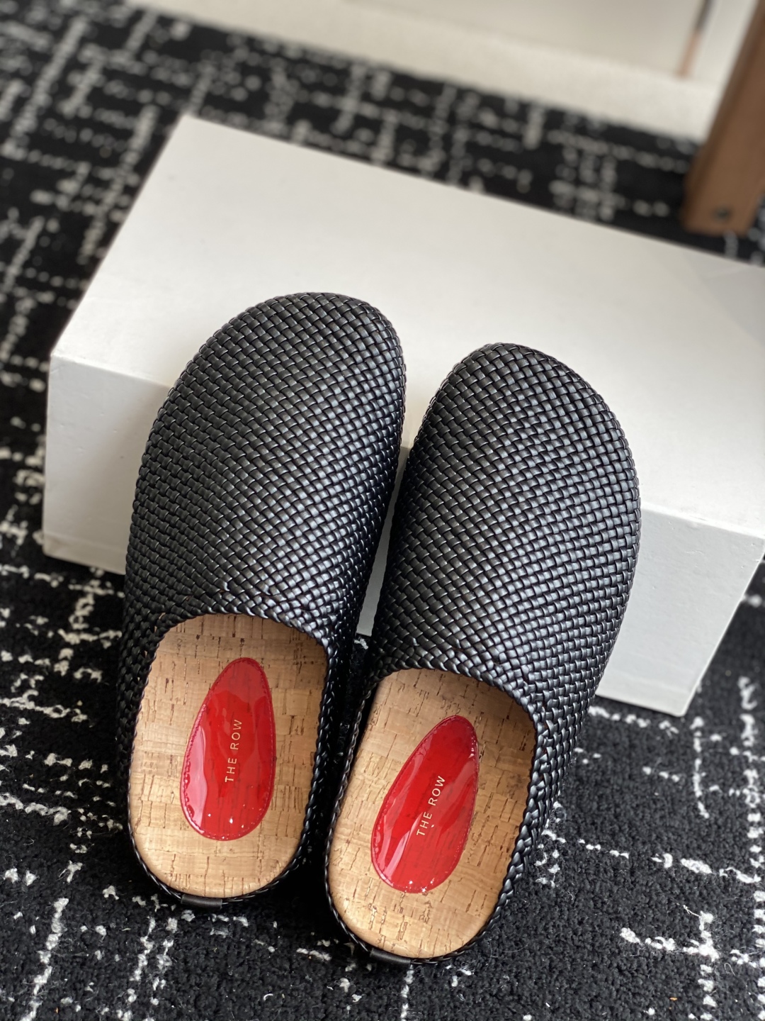 代购级
Therow 25ss 春夏博肯   真软木潮流时尚 系带 休闲 包头拖

人体工程学设计符合脚