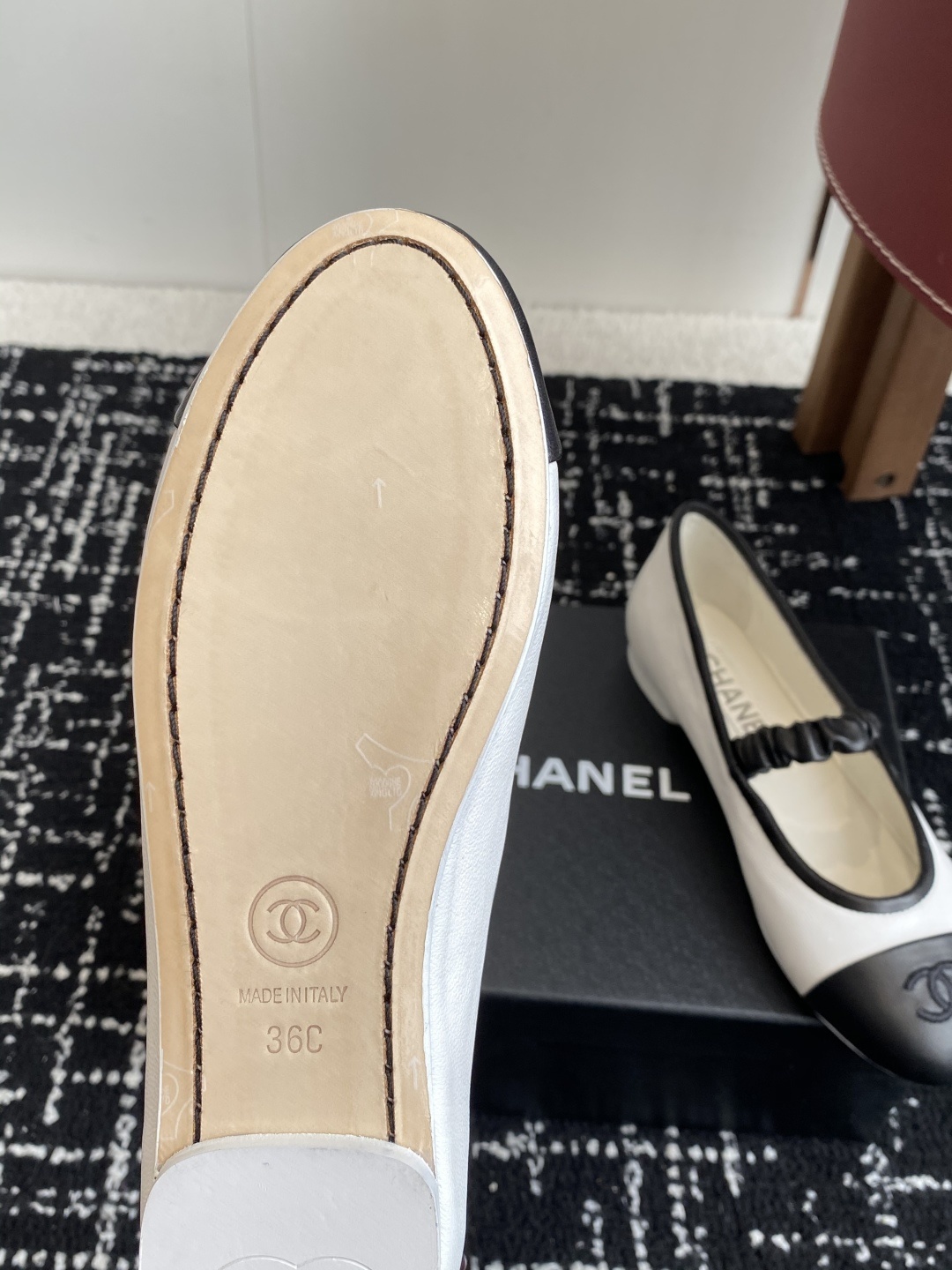 代购级
CHANEL小香 25ss 春夏鞋头电绣双C logo点缀,玛丽珍 粗跟单鞋 宛如女神脖子上的项