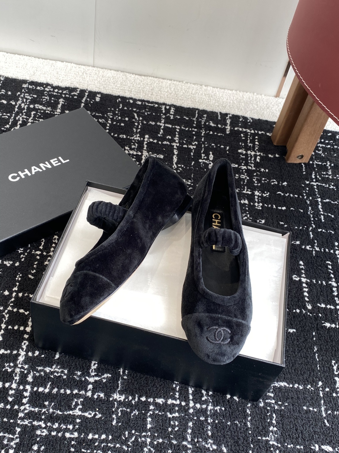代购级
CHANEL小香 25ss 春夏鞋头电绣双C logo点缀,玛丽珍 粗跟单鞋 宛如女神脖子上的项