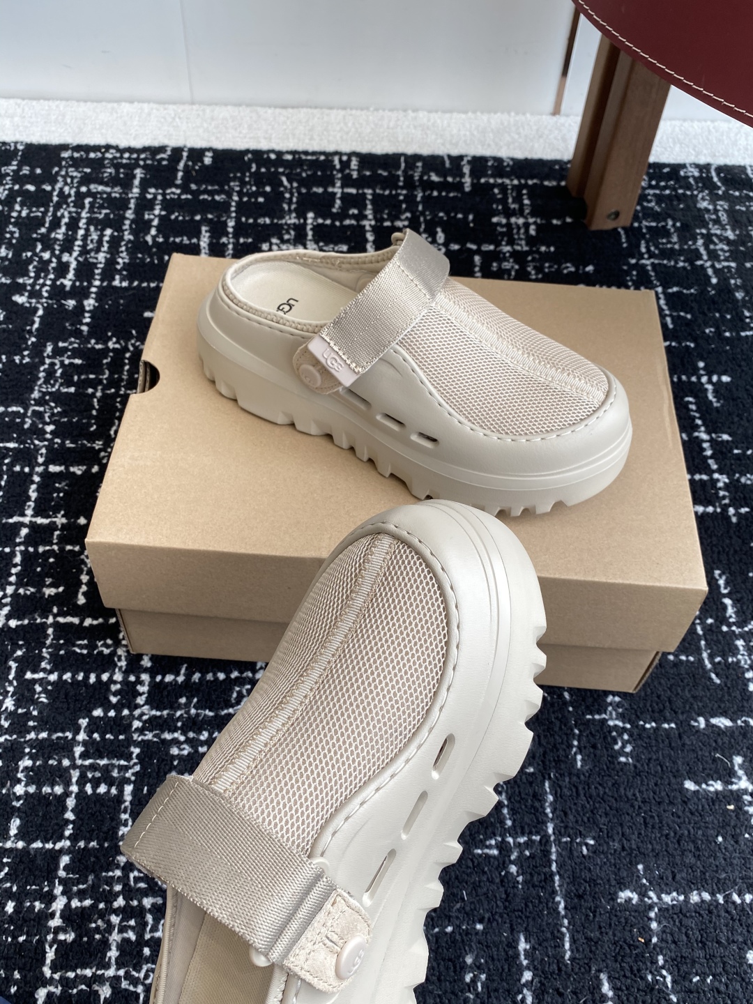 东莞代购级
UGG25ss 新款 勃肯 包头拖 这个品牌我就心动了

代购找很久才买到货，真的一鞋难求，