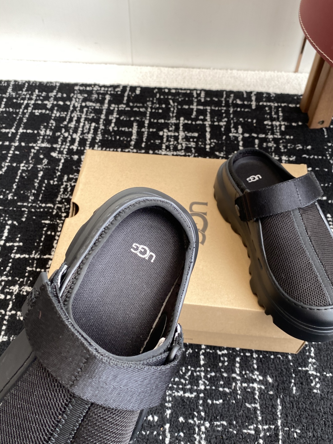 东莞代购级
UGG25ss 新款 勃肯 包头拖 这个品牌我就心动了

代购找很久才买到货，真的一鞋难求，