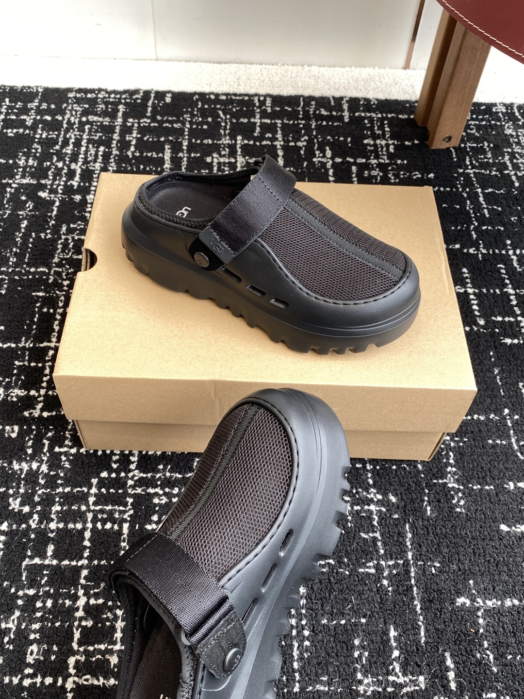 东莞代购级
UGG25ss 新款 勃肯 包头拖 这个品牌我就心动了

代购找很久才买到货，真的一鞋难求，