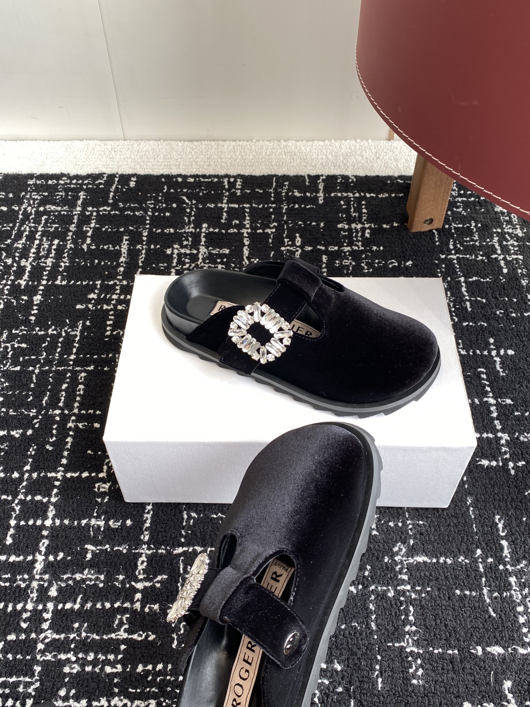 代购级
Roger vivier Rv 25ss春夏博肯 真软木潮流时尚 钻扣 休闲 包头拖

人体工程