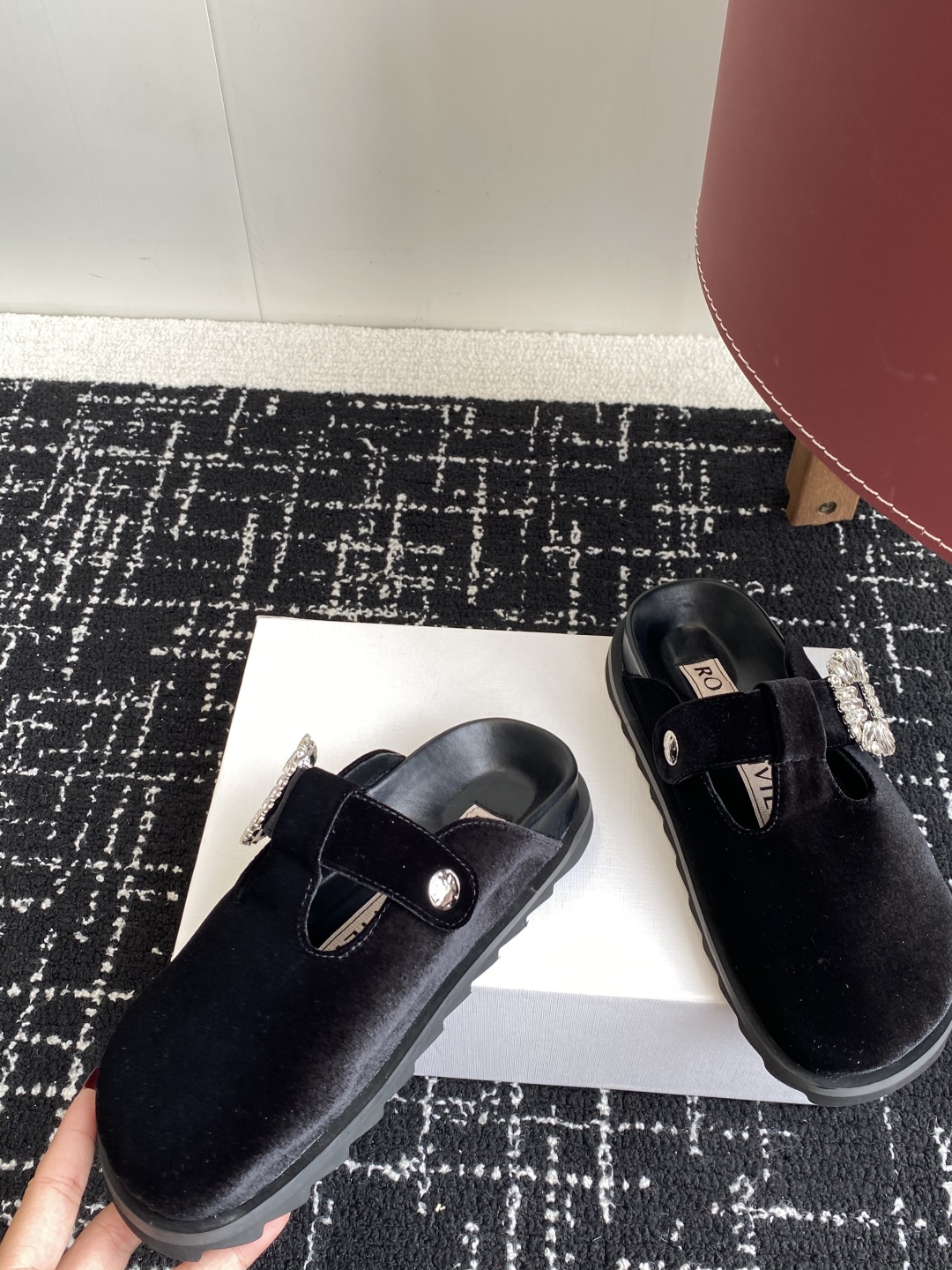 代购级
Roger vivier Rv 25ss春夏博肯 真软木潮流时尚 钻扣 休闲 包头拖

人体工程