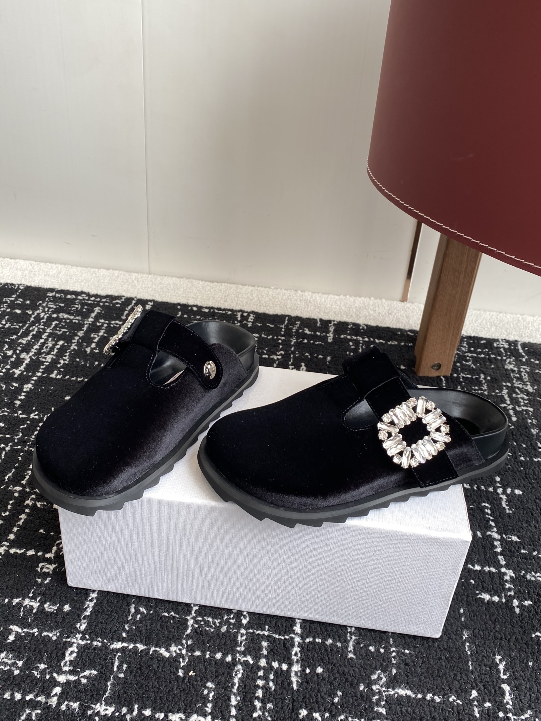 代购级
Roger vivier Rv 25ss春夏博肯 真软木潮流时尚 钻扣 休闲 包头拖

人体工程