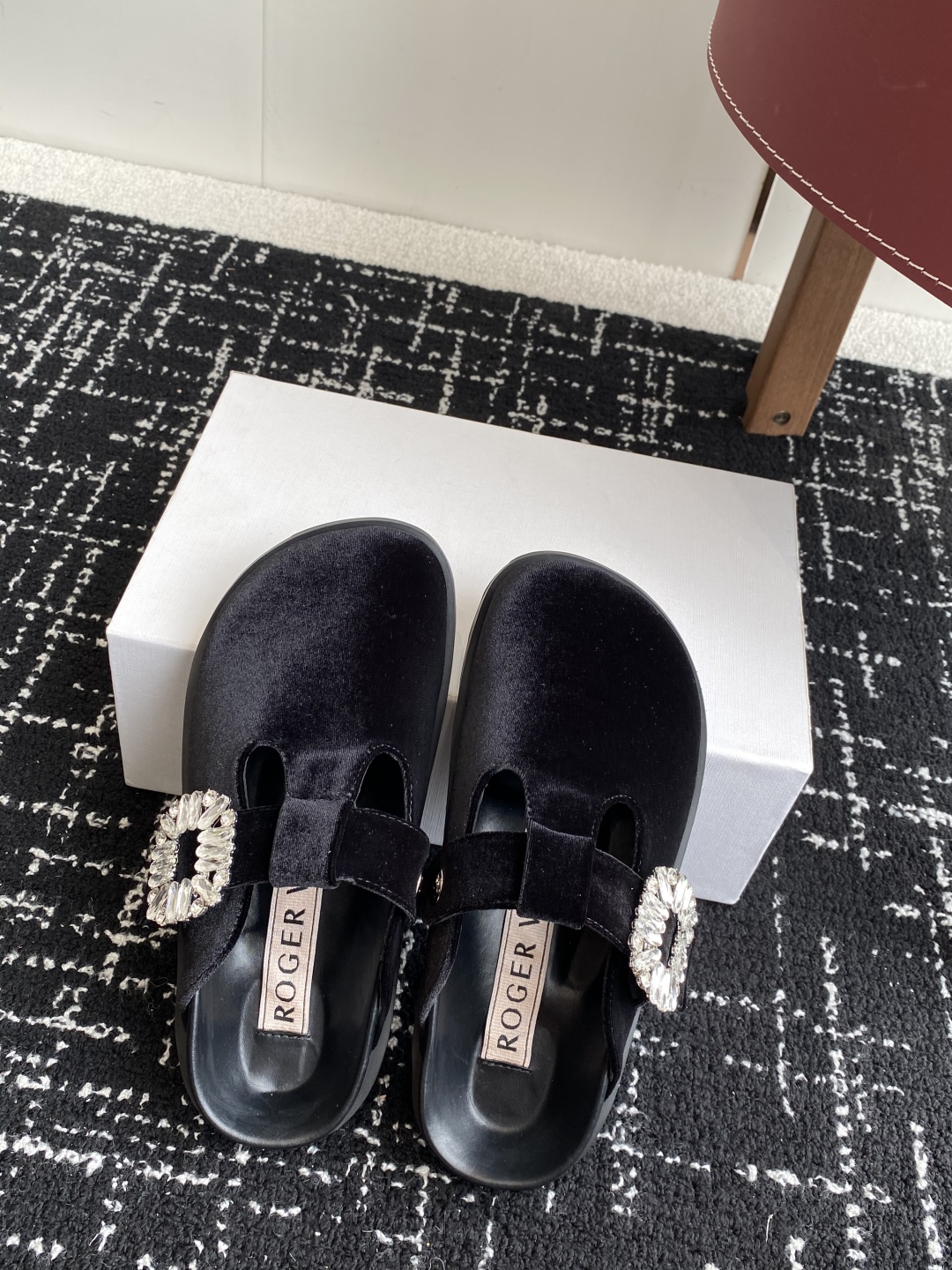 代购级
Roger vivier Rv 25ss春夏博肯 真软木潮流时尚 钻扣 休闲 包头拖

人体工程