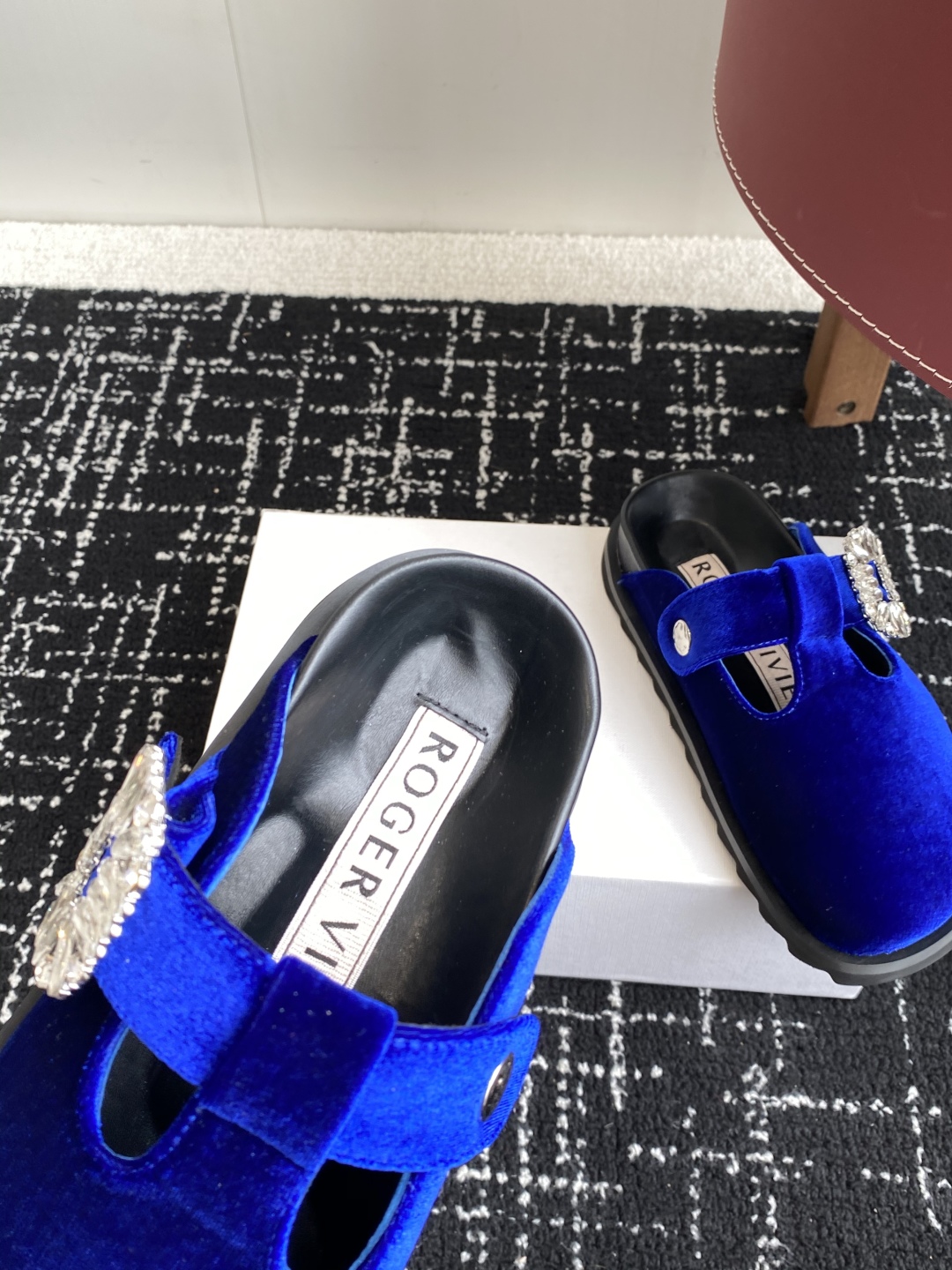 代购级
Roger vivier Rv 25ss春夏博肯 真软木潮流时尚 钻扣 休闲 包头拖

人体工程