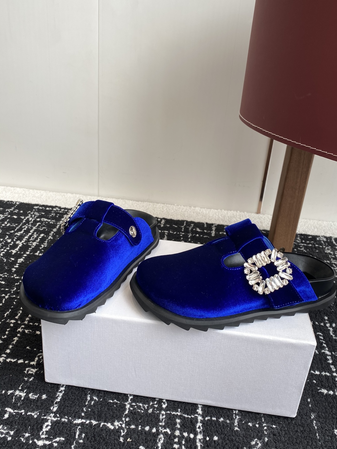 代购级
Roger vivier Rv 25ss春夏博肯 真软木潮流时尚 钻扣 休闲 包头拖

人体工程