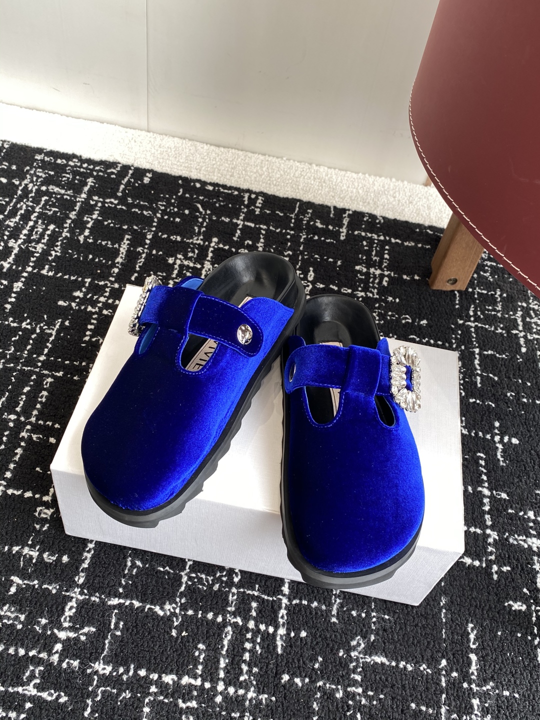 代购级
Roger vivier Rv 25ss春夏博肯 真软木潮流时尚 钻扣 休闲 包头拖

人体工程