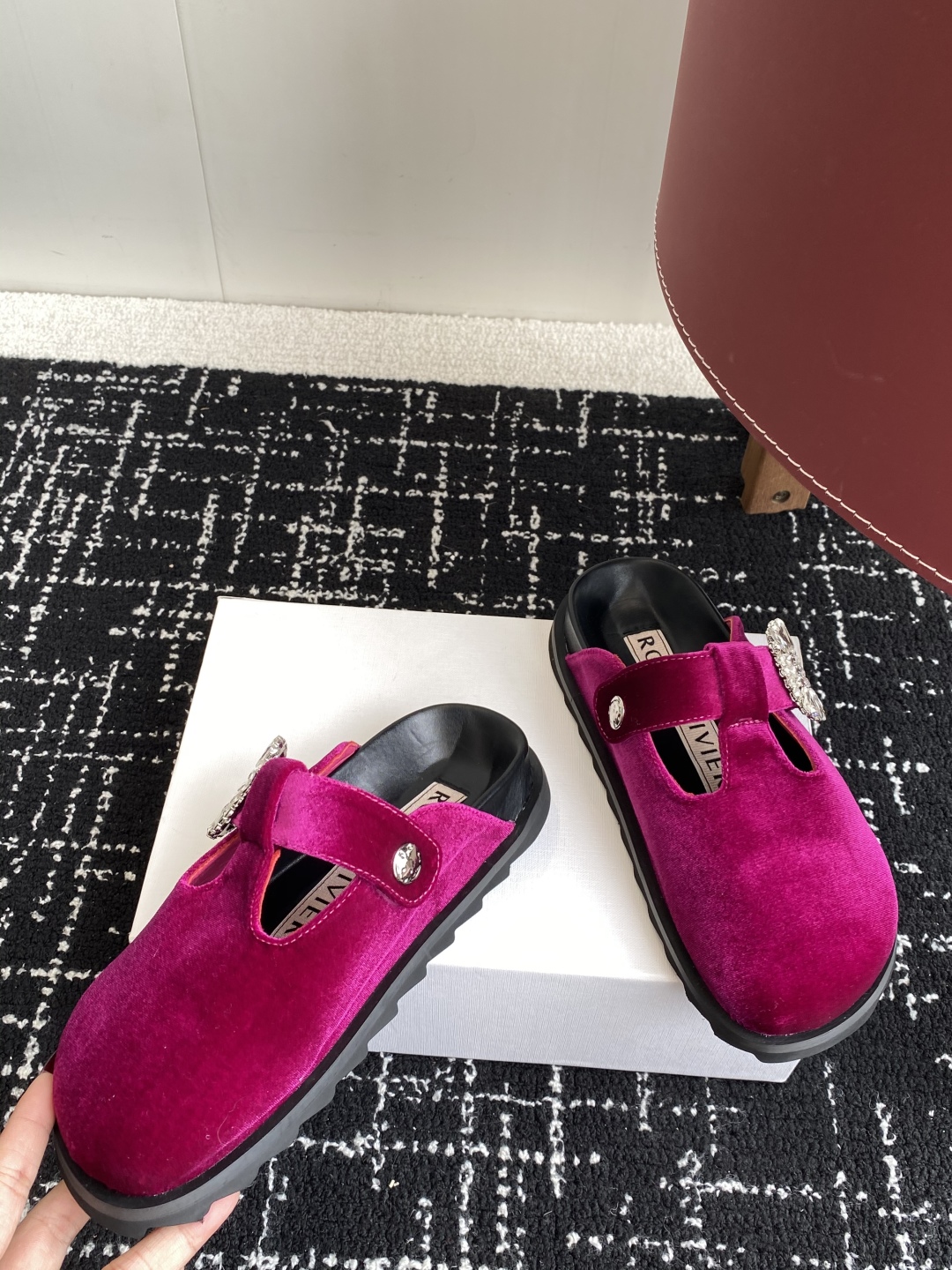 代购级
Roger vivier Rv 25ss春夏博肯 真软木潮流时尚 钻扣 休闲 包头拖

人体工程