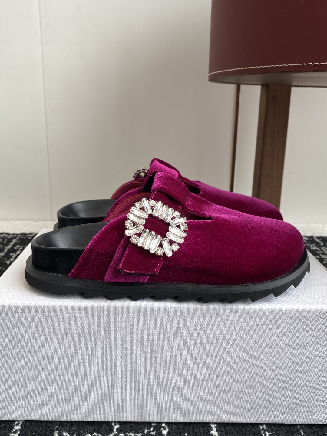 代购级
Roger vivier Rv 25ss春夏博肯 真软木潮流时尚 钻扣 休闲 包头拖

人体工程