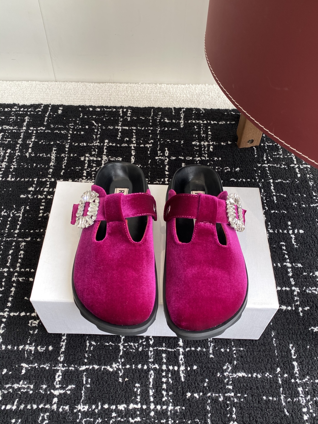 代购级
Roger vivier Rv 25ss春夏博肯 真软木潮流时尚 钻扣 休闲 包头拖

人体工程