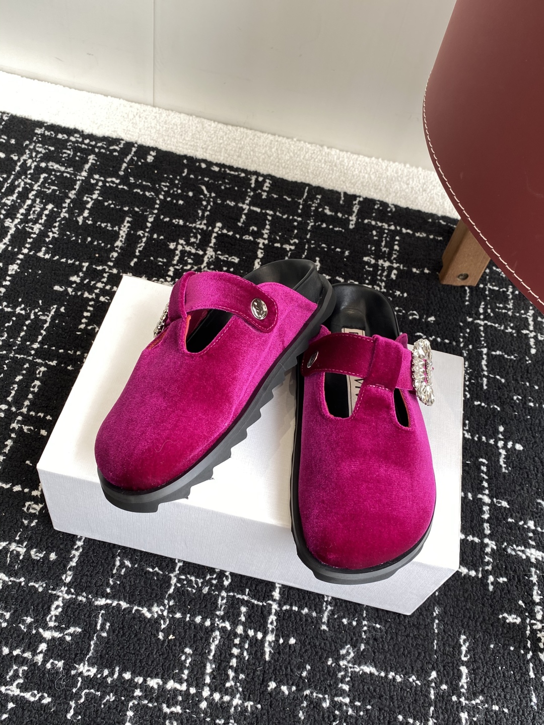 代购级
Roger vivier Rv 25ss春夏博肯 真软木潮流时尚 钻扣 休闲 包头拖

人体工程