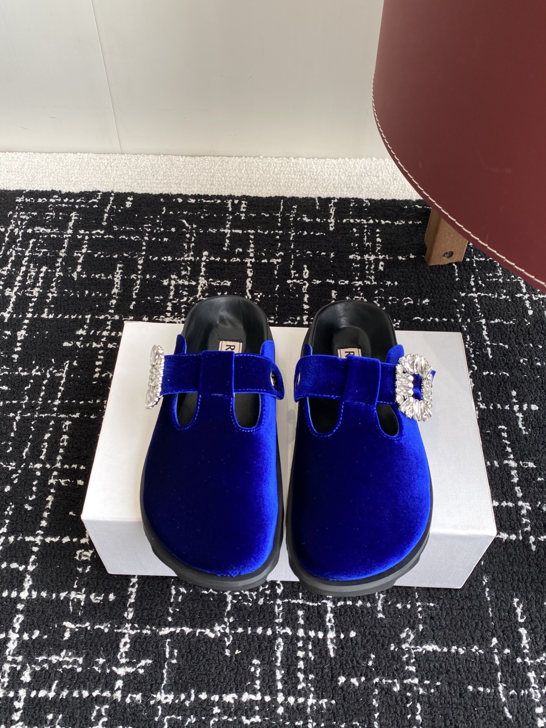 代购级
Roger vivier Rv 25ss春夏博肯 真软木潮流时尚 钻扣 休闲 包头拖

人体工程