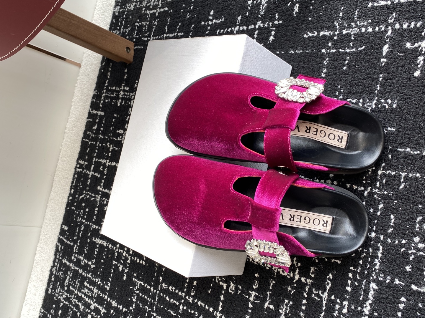 代购级
Roger vivier Rv 25ss春夏博肯 真软木潮流时尚 钻扣 休闲 包头拖

人体工程