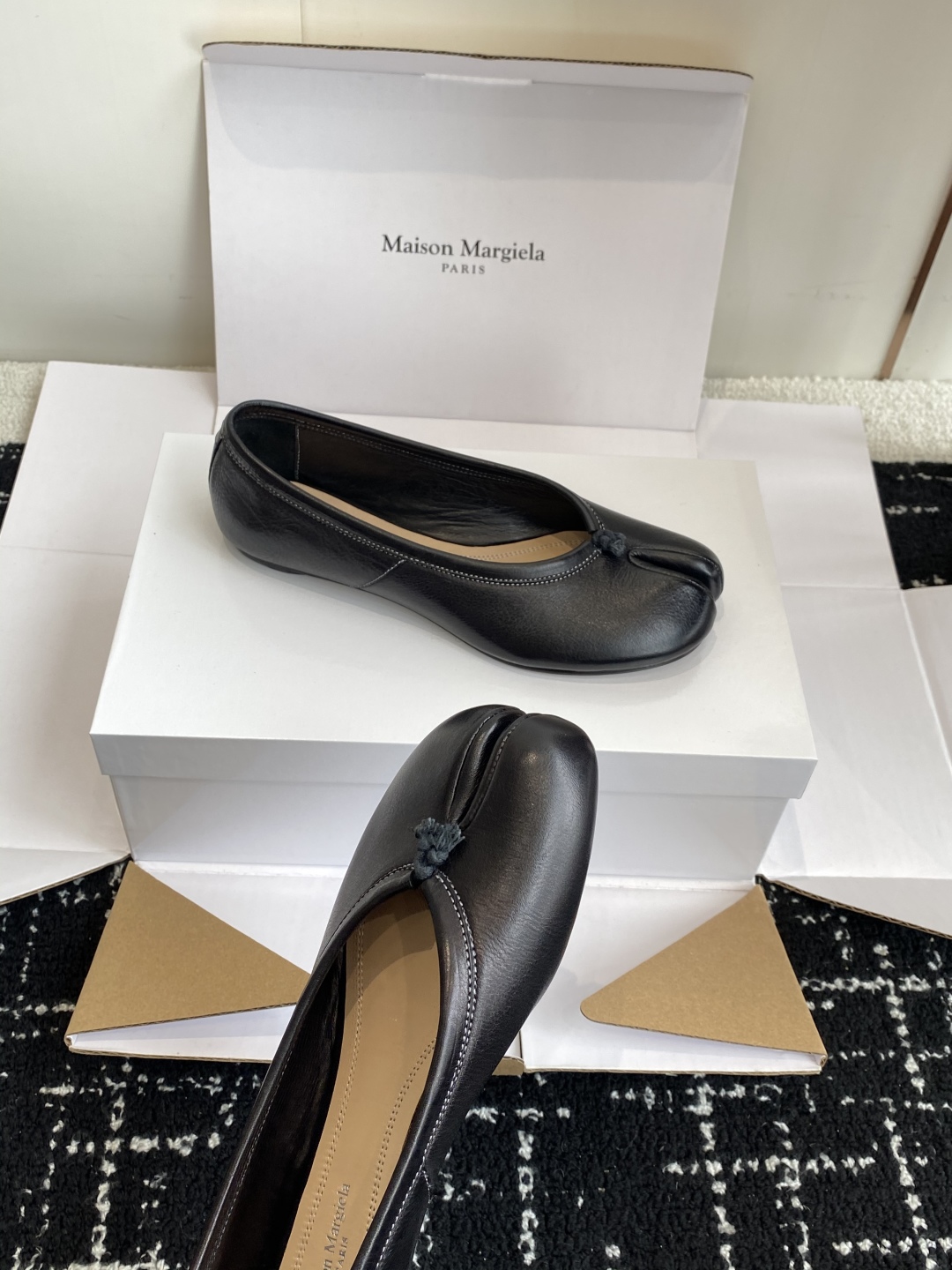 东莞代购级（官网同步✈️盒包装）
Maison Margiela MM6马吉拉 25ss新款 重工马皮水