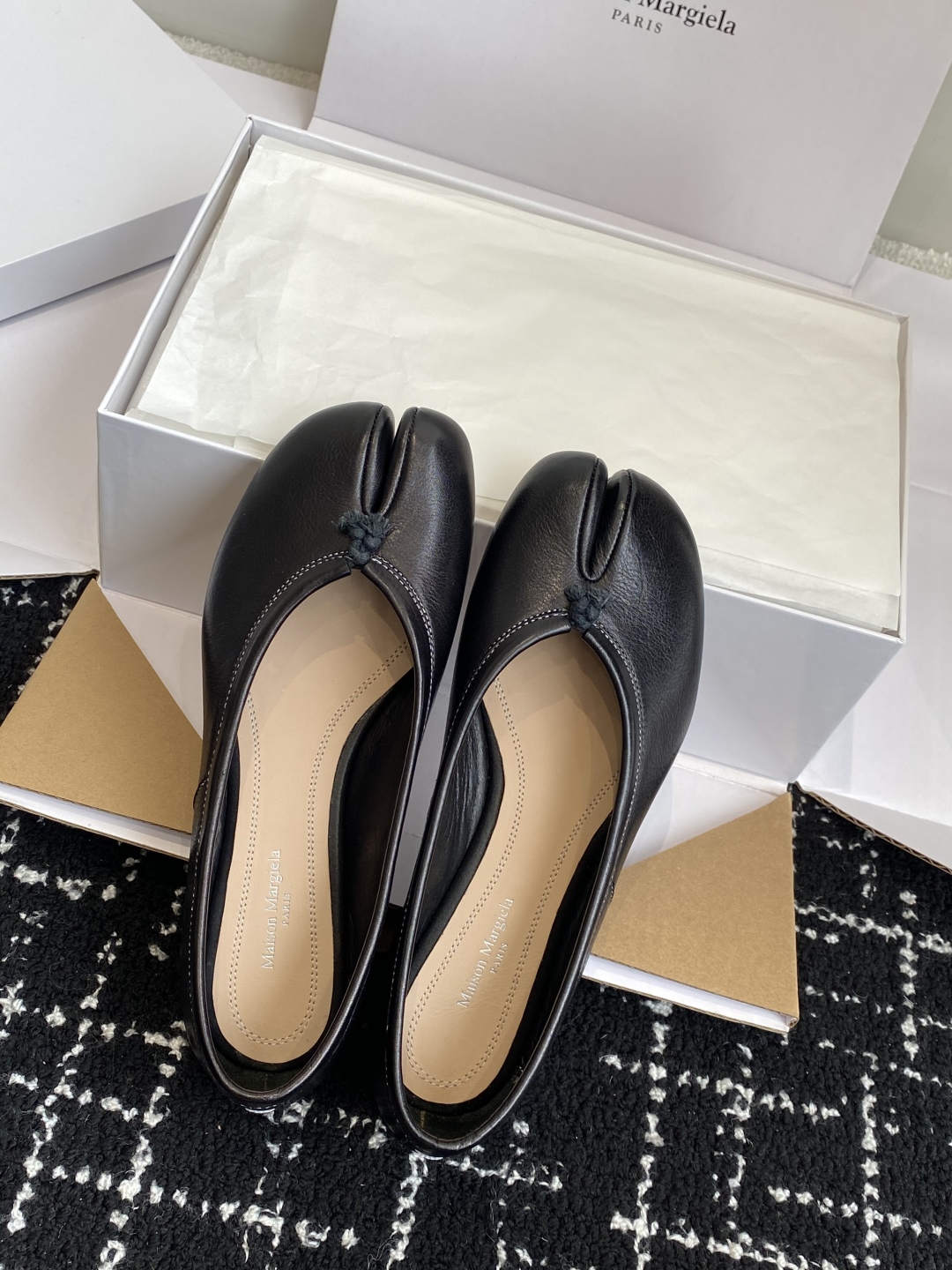 东莞代购级（官网同步✈️盒包装）
Maison Margiela MM6马吉拉 25ss新款 重工马皮水