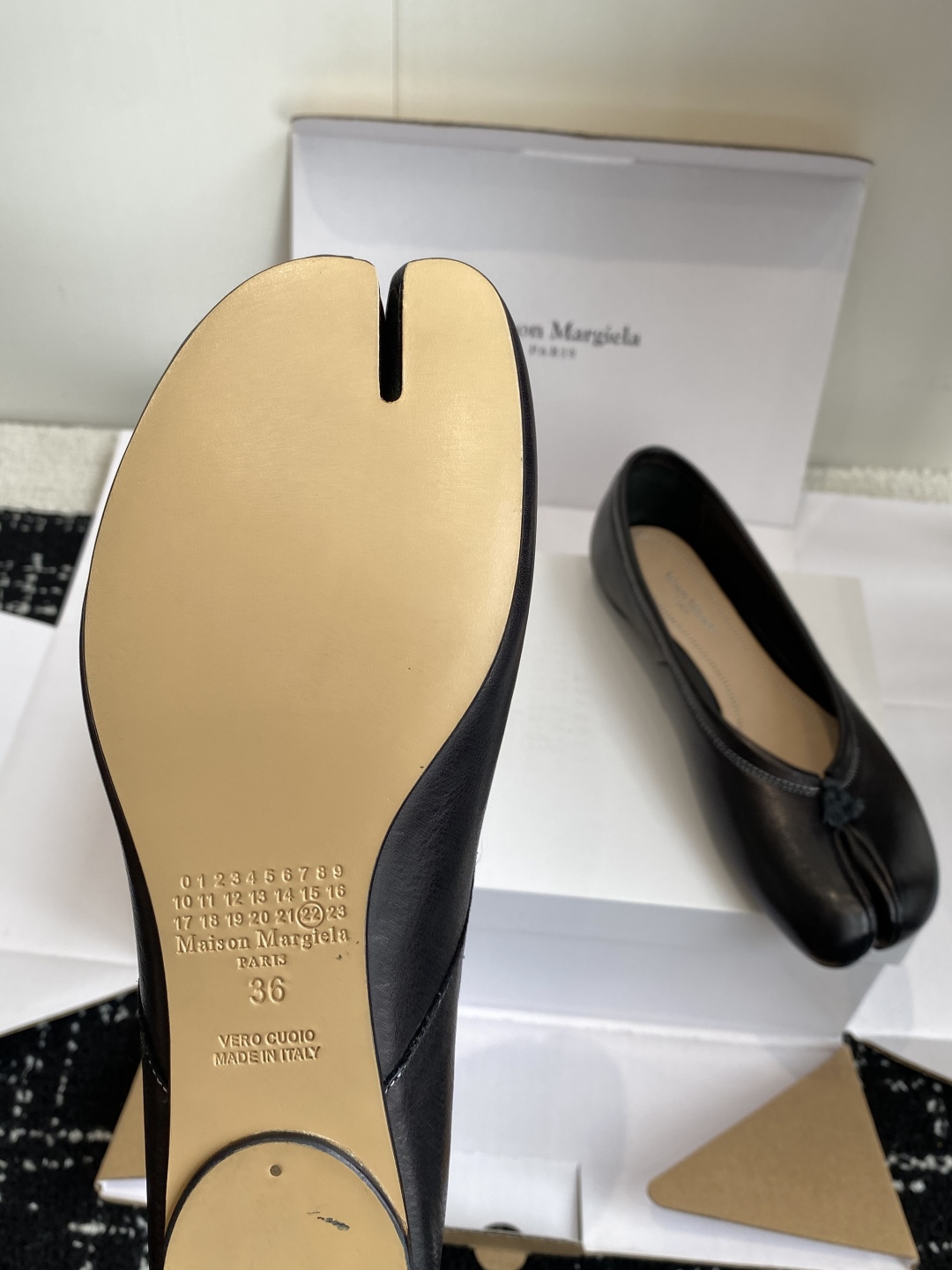 东莞代购级（官网同步✈️盒包装）
Maison Margiela MM6马吉拉 25ss新款 重工马皮水