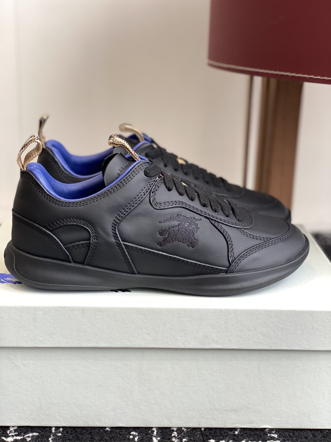代购级
Burberry 25ss 最新 运动鞋出货了，男款 简约又超好看的 Box 鞋！

意大利精制