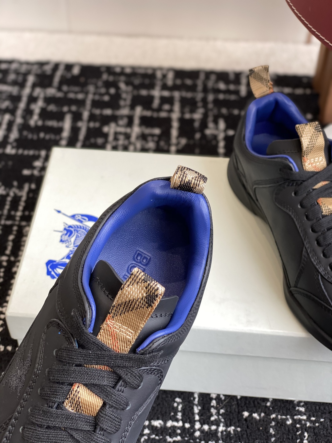 代购级
Burberry 25ss 最新 运动鞋出货了，男款 简约又超好看的 Box 鞋！

意大利精制