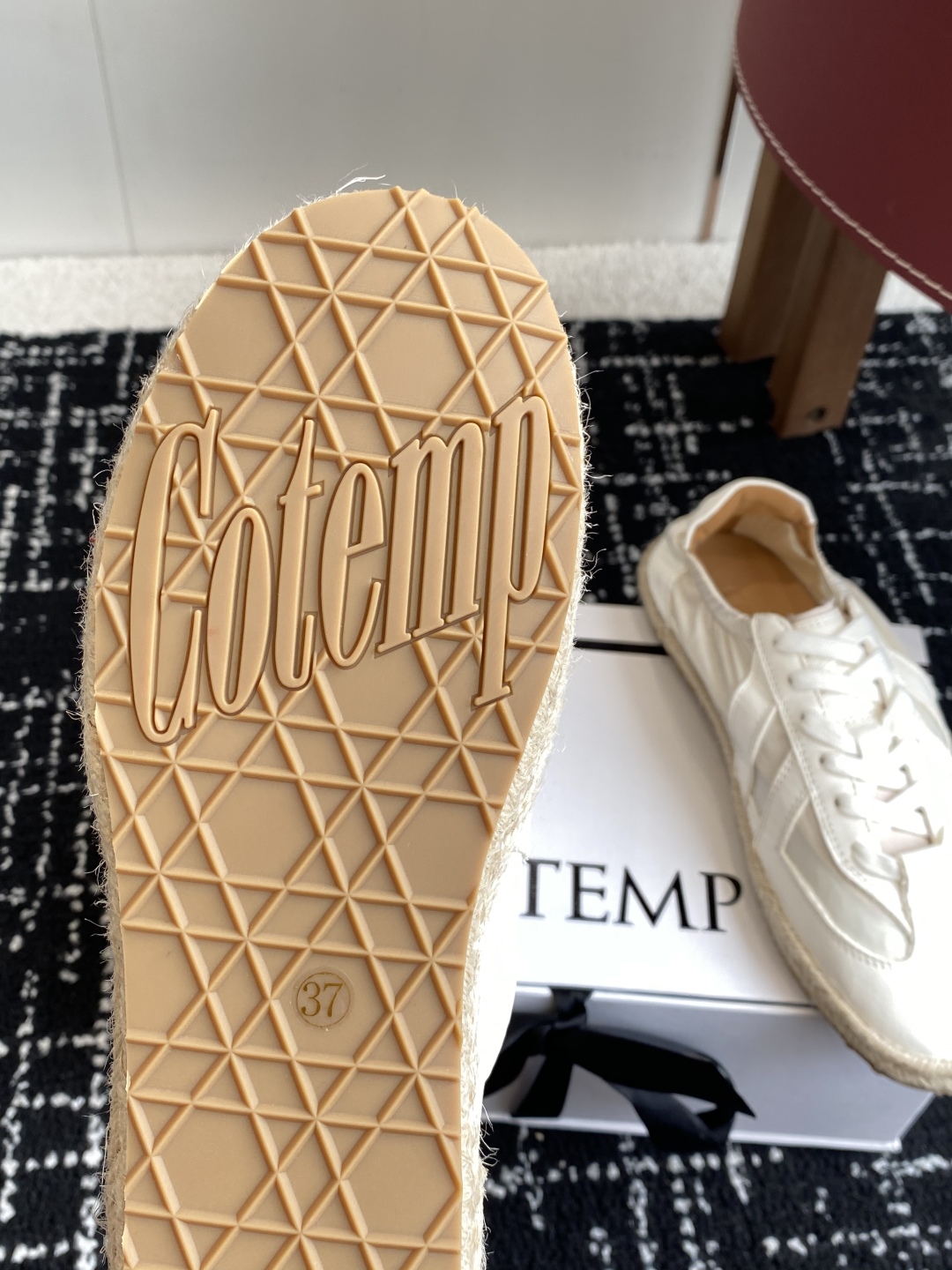 代购级
COTEMP New Launch |Kairo 

COTEMP ss 春夏新款 柔软德训鞋K