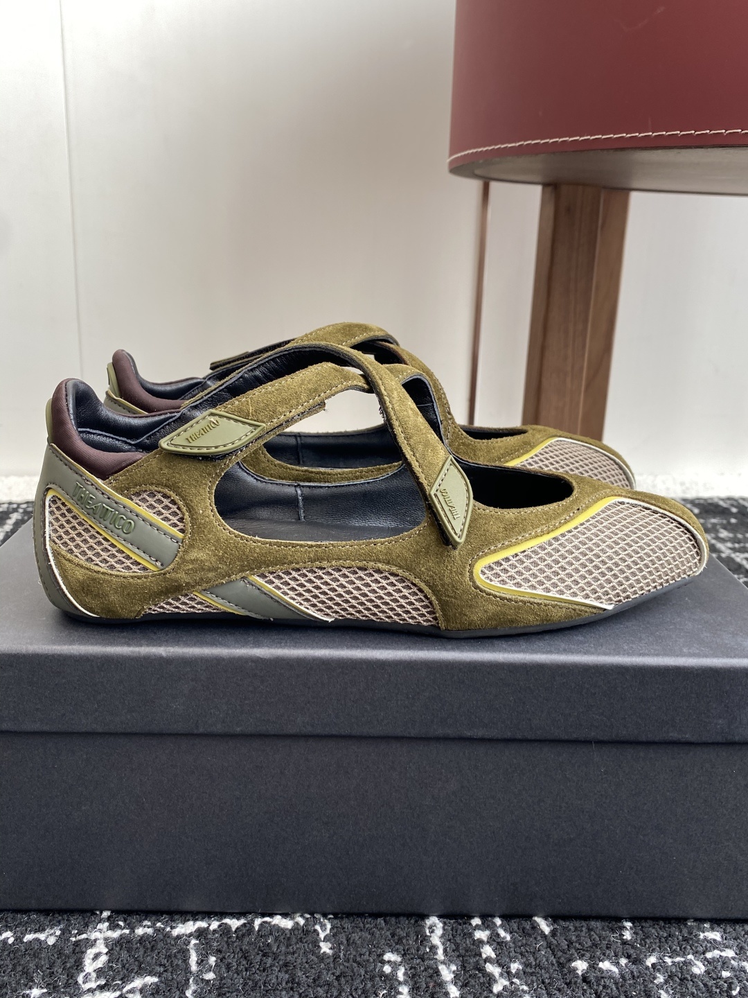 代购级
The Attico Floor 01芭蕾舞鞋
被各大品牌钟爱的芭蕾舞鞋款,以各自独有的风格被