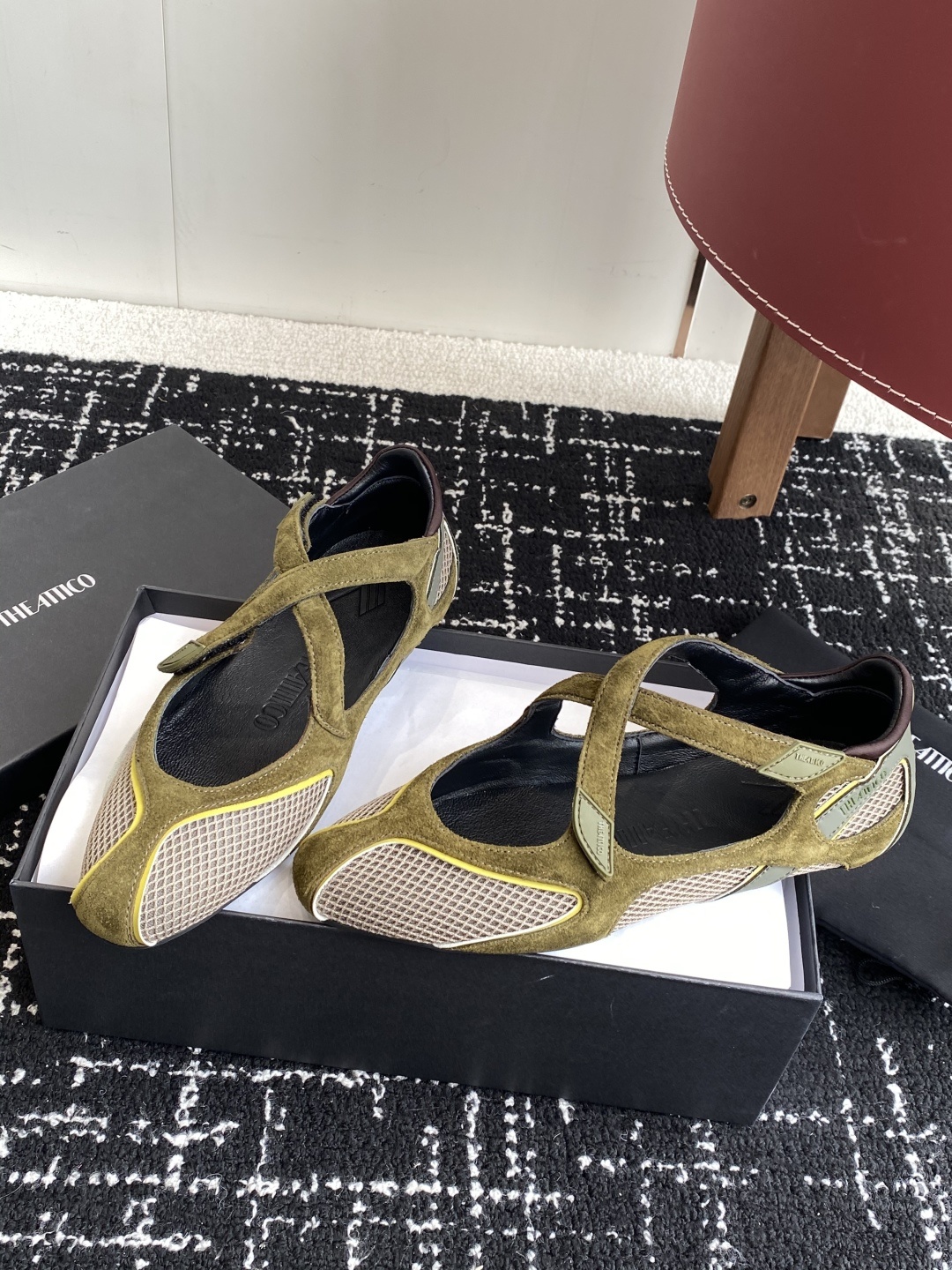 代购级
The Attico Floor 01芭蕾舞鞋
被各大品牌钟爱的芭蕾舞鞋款,以各自独有的风格被