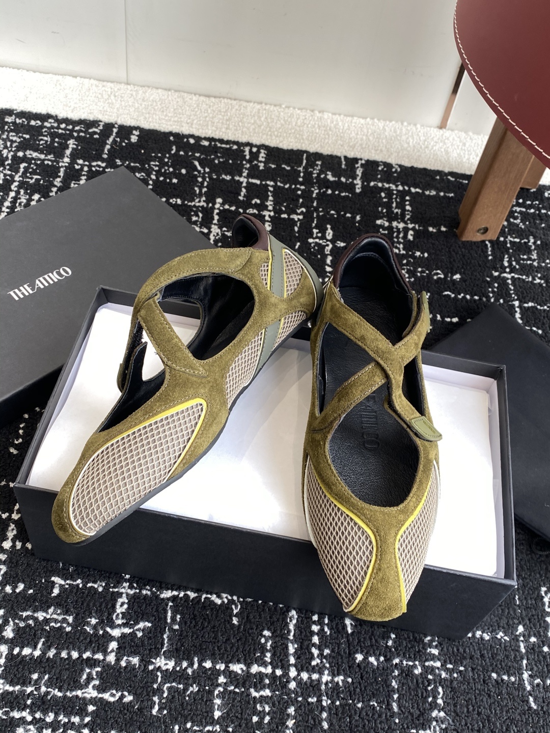 代购级
The Attico Floor 01芭蕾舞鞋
被各大品牌钟爱的芭蕾舞鞋款,以各自独有的风格被