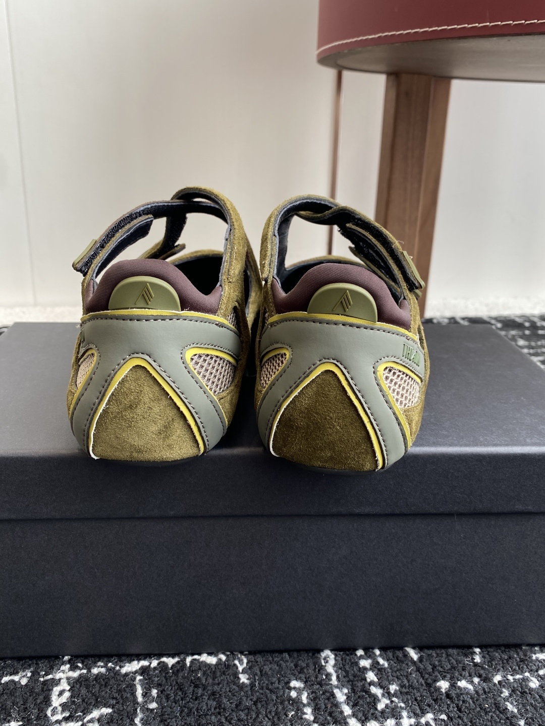代购级
The Attico Floor 01芭蕾舞鞋
被各大品牌钟爱的芭蕾舞鞋款,以各自独有的风格被