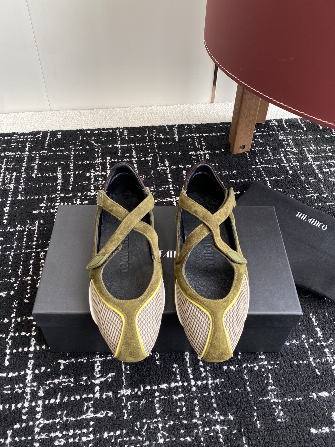 代购级
The Attico Floor 01芭蕾舞鞋
被各大品牌钟爱的芭蕾舞鞋款,以各自独有的风格被