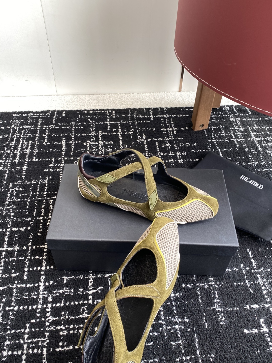 代购级
The Attico Floor 01芭蕾舞鞋
被各大品牌钟爱的芭蕾舞鞋款,以各自独有的风格被