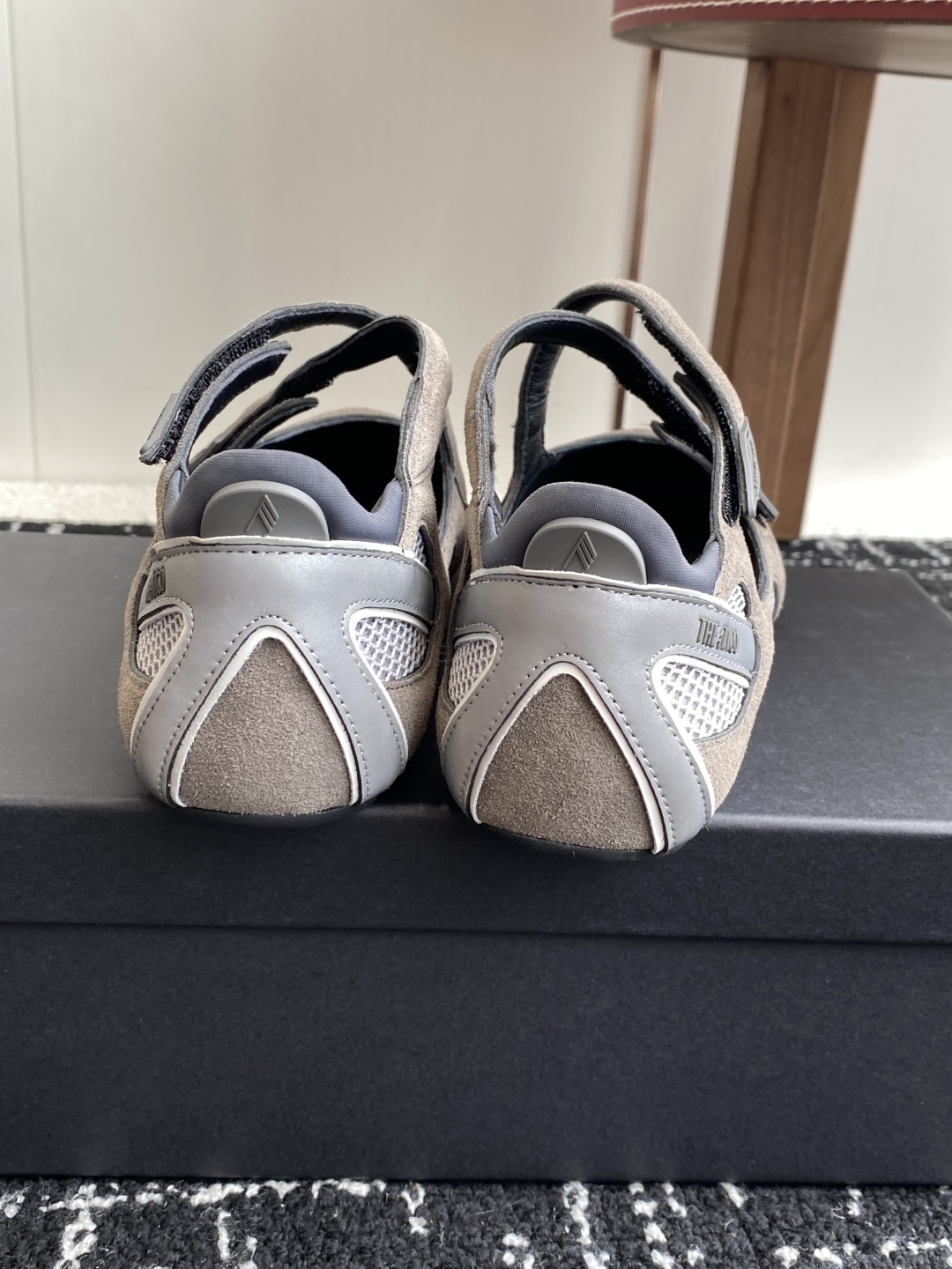 代购级
The Attico Floor 01芭蕾舞鞋
被各大品牌钟爱的芭蕾舞鞋款,以各自独有的风格被