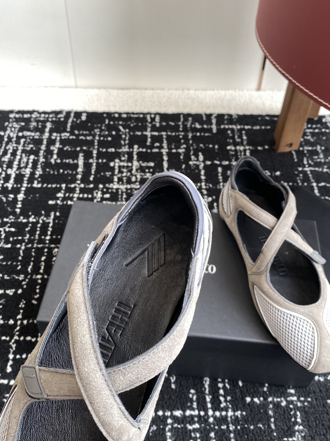 代购级
The Attico Floor 01芭蕾舞鞋
被各大品牌钟爱的芭蕾舞鞋款,以各自独有的风格被