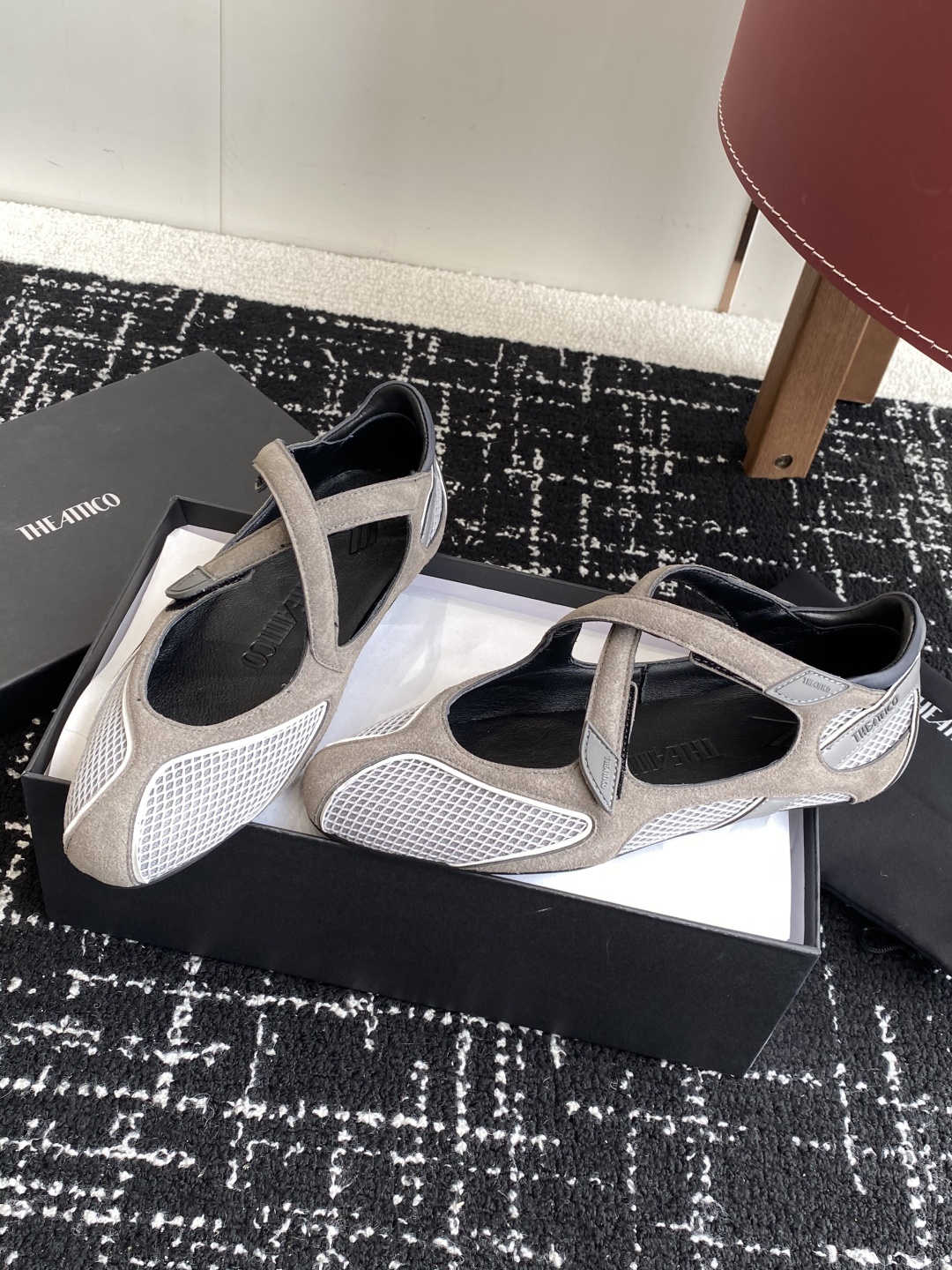 代购级
The Attico Floor 01芭蕾舞鞋
被各大品牌钟爱的芭蕾舞鞋款,以各自独有的风格被