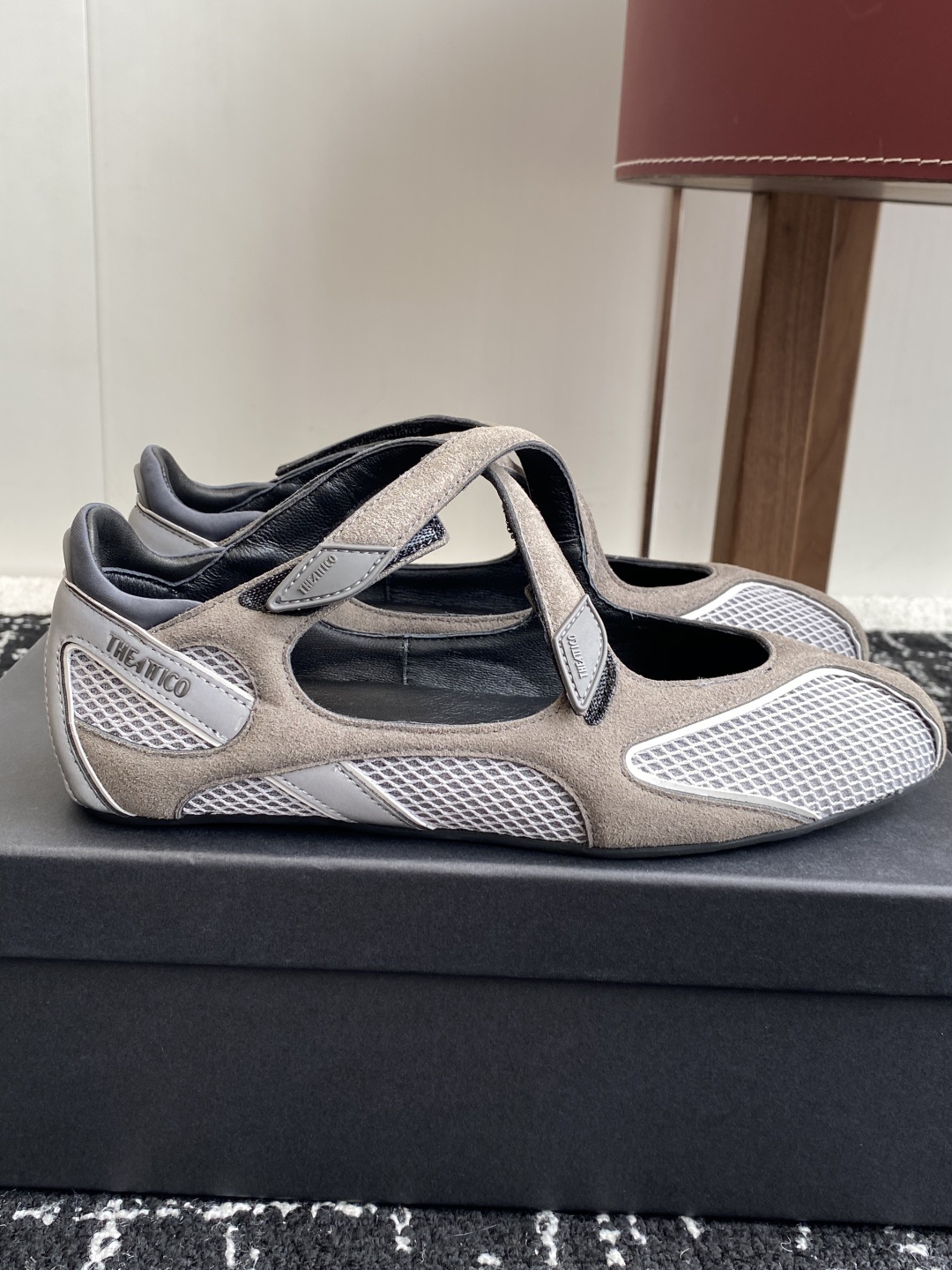 代购级
The Attico Floor 01芭蕾舞鞋
被各大品牌钟爱的芭蕾舞鞋款,以各自独有的风格被