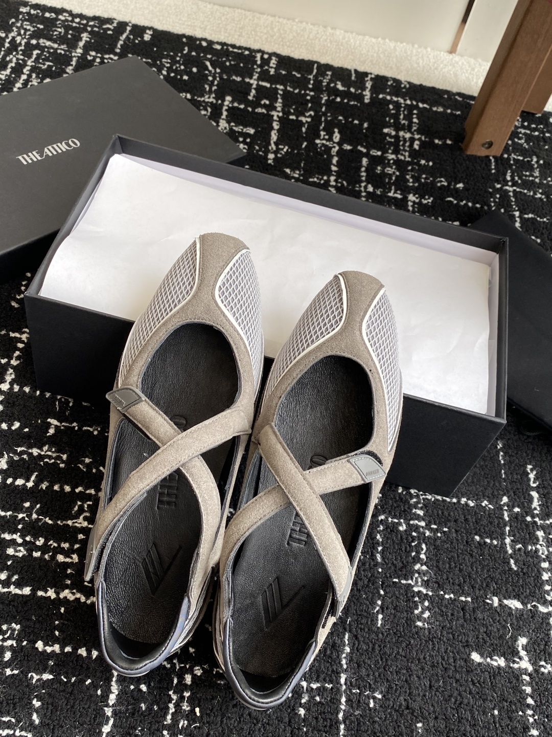 代购级
The Attico Floor 01芭蕾舞鞋
被各大品牌钟爱的芭蕾舞鞋款,以各自独有的风格被