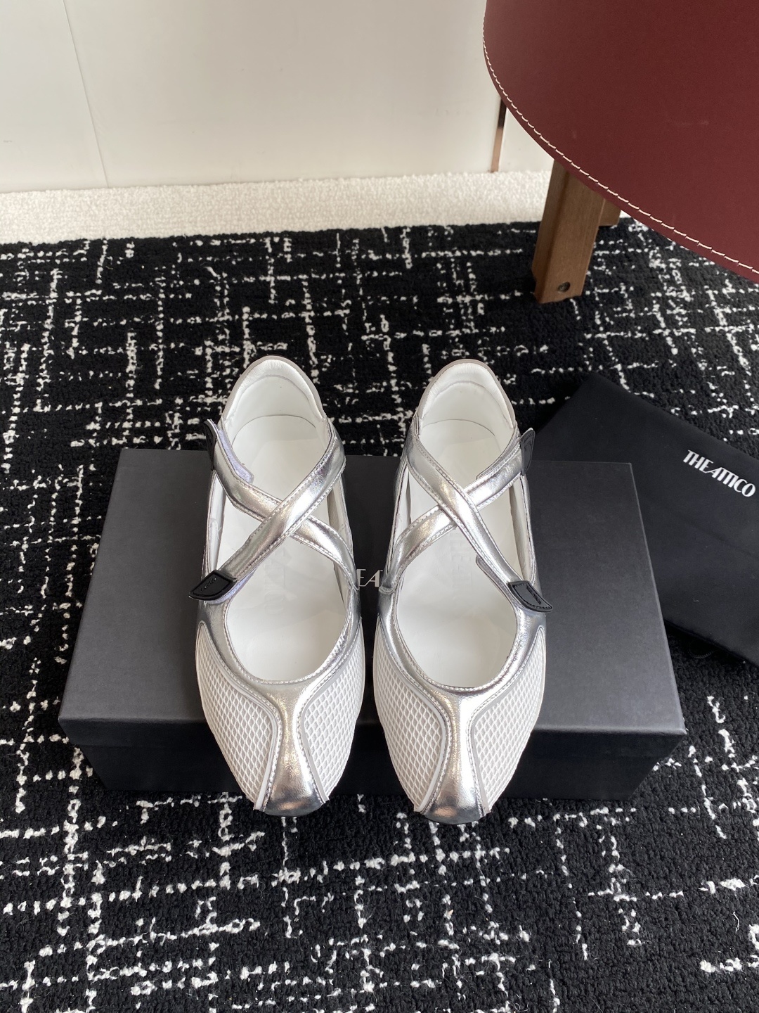 代购级
The Attico Floor 01芭蕾舞鞋
被各大品牌钟爱的芭蕾舞鞋款,以各自独有的风格被