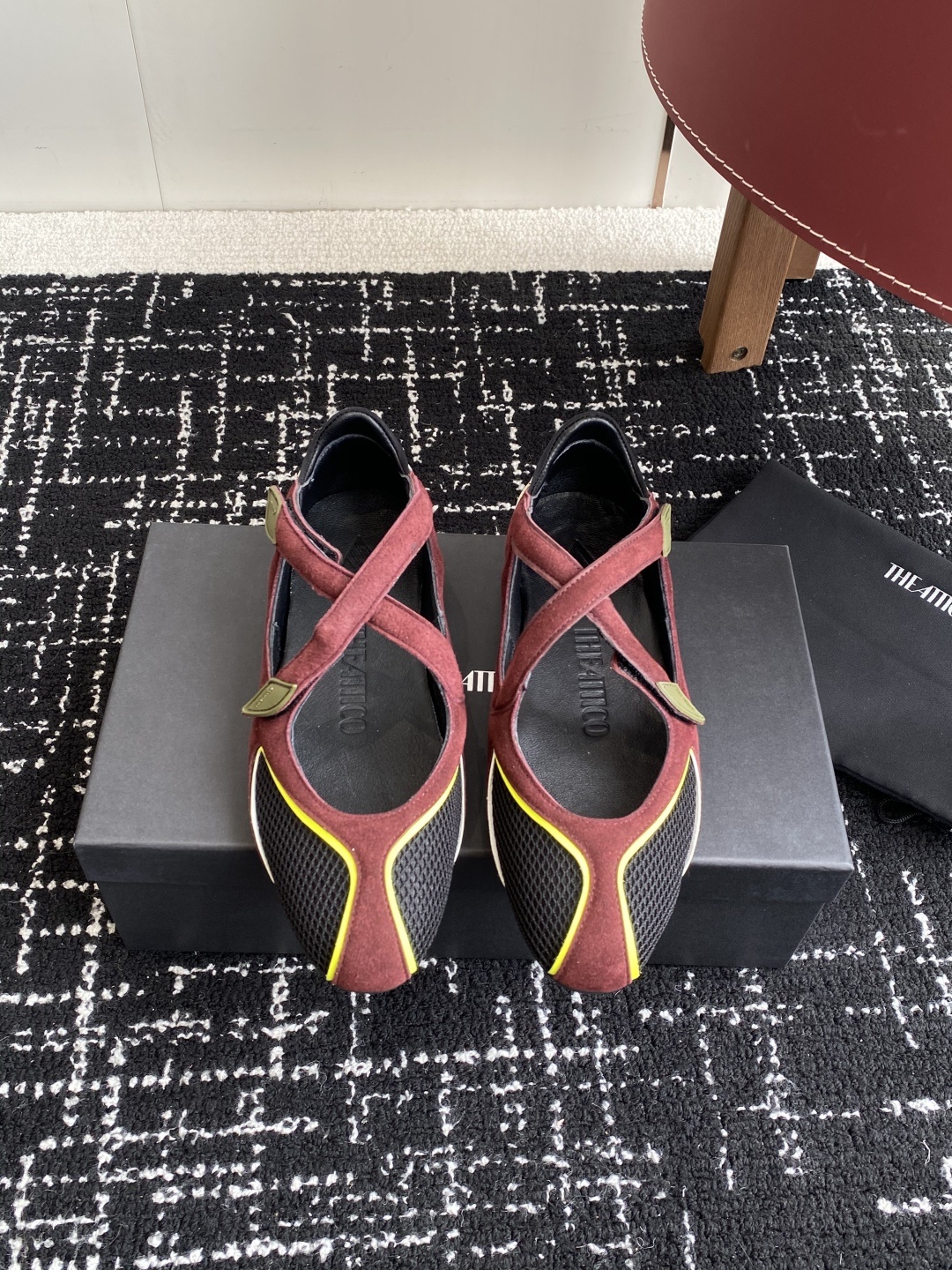 代购级
The Attico Floor 01芭蕾舞鞋
被各大品牌钟爱的芭蕾舞鞋款,以各自独有的风格被