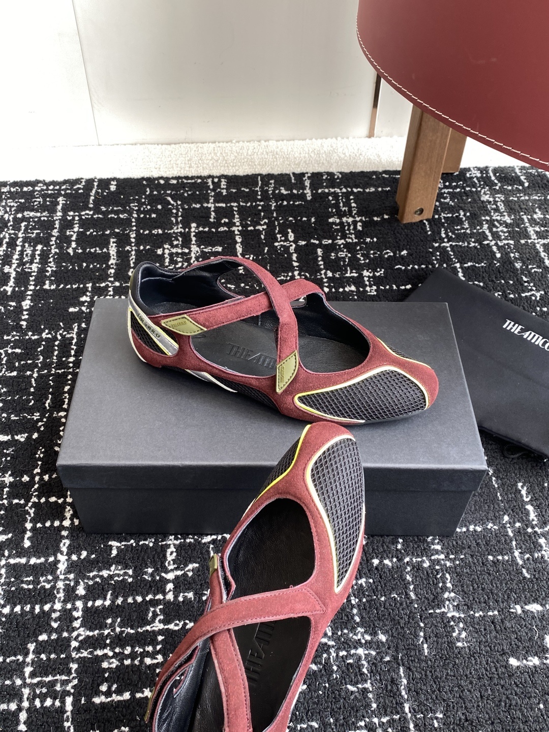 代购级
The Attico Floor 01芭蕾舞鞋
被各大品牌钟爱的芭蕾舞鞋款,以各自独有的风格被