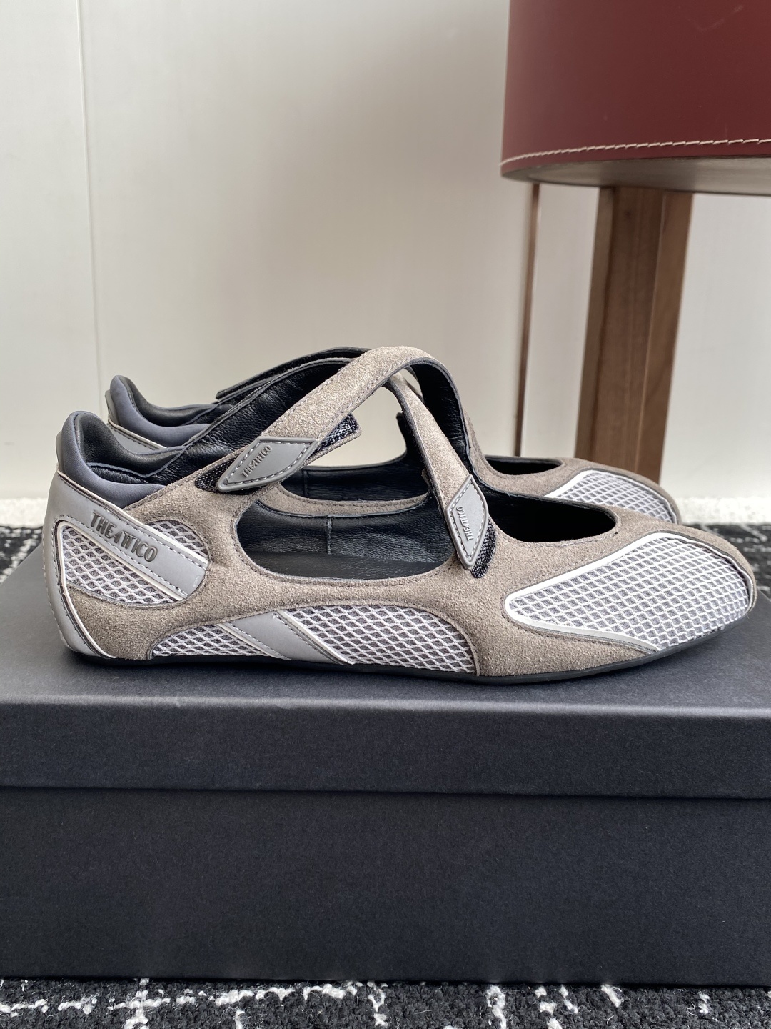代购级
The Attico Floor 01芭蕾舞鞋
被各大品牌钟爱的芭蕾舞鞋款,以各自独有的风格被