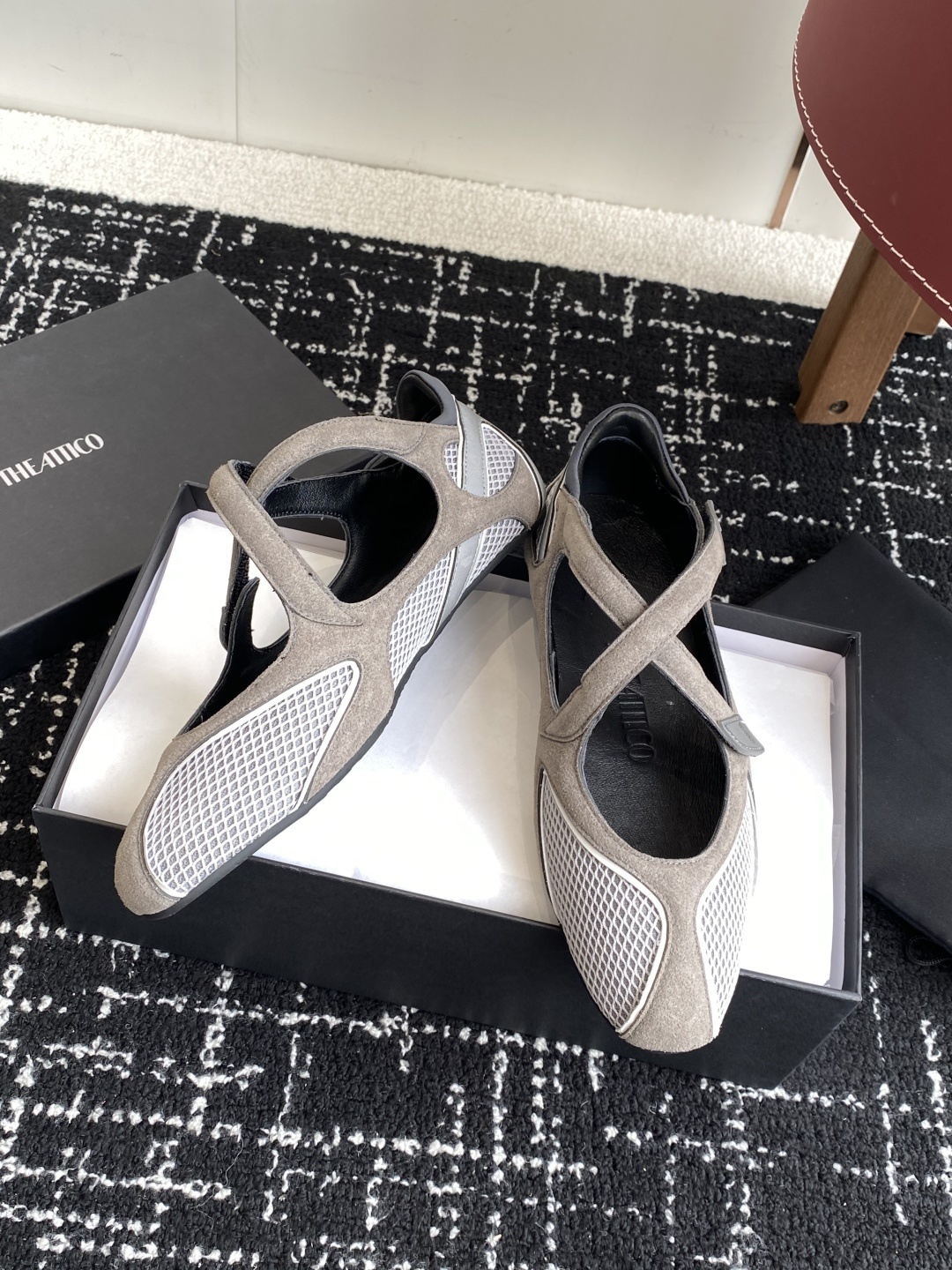 代购级
The Attico Floor 01芭蕾舞鞋
被各大品牌钟爱的芭蕾舞鞋款,以各自独有的风格被