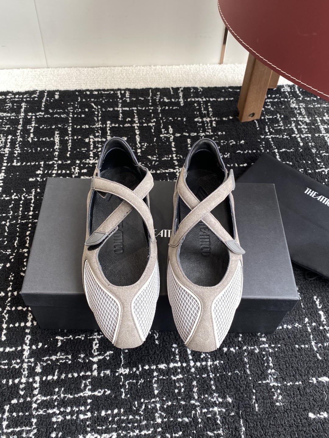 代购级
The Attico Floor 01芭蕾舞鞋
被各大品牌钟爱的芭蕾舞鞋款,以各自独有的风格被
