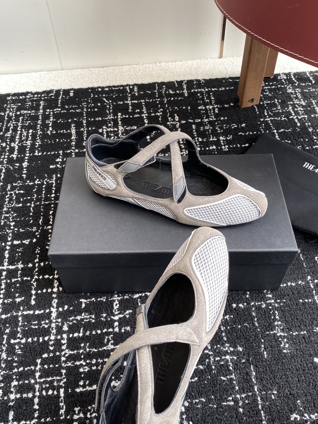 代购级
The Attico Floor 01芭蕾舞鞋
被各大品牌钟爱的芭蕾舞鞋款,以各自独有的风格被