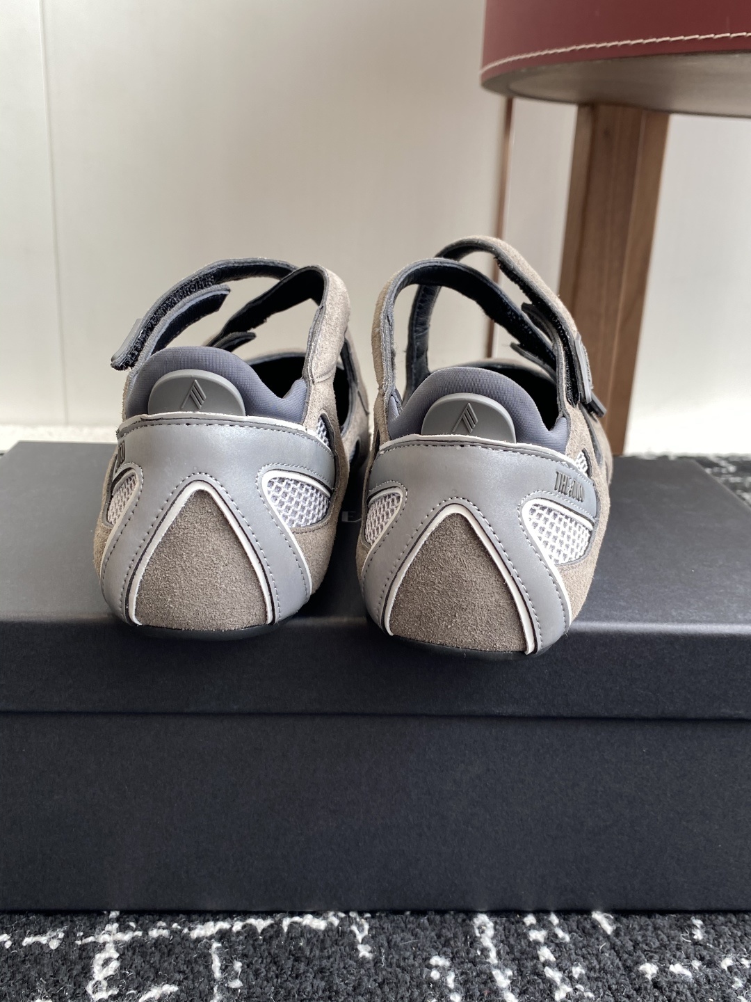 代购级
The Attico Floor 01芭蕾舞鞋
被各大品牌钟爱的芭蕾舞鞋款,以各自独有的风格被
