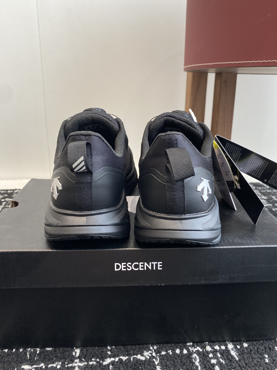 东莞代购级
迪桑特Descente BOA Running 户外运动跑鞋 广东大厂出品 超高还原度 独立