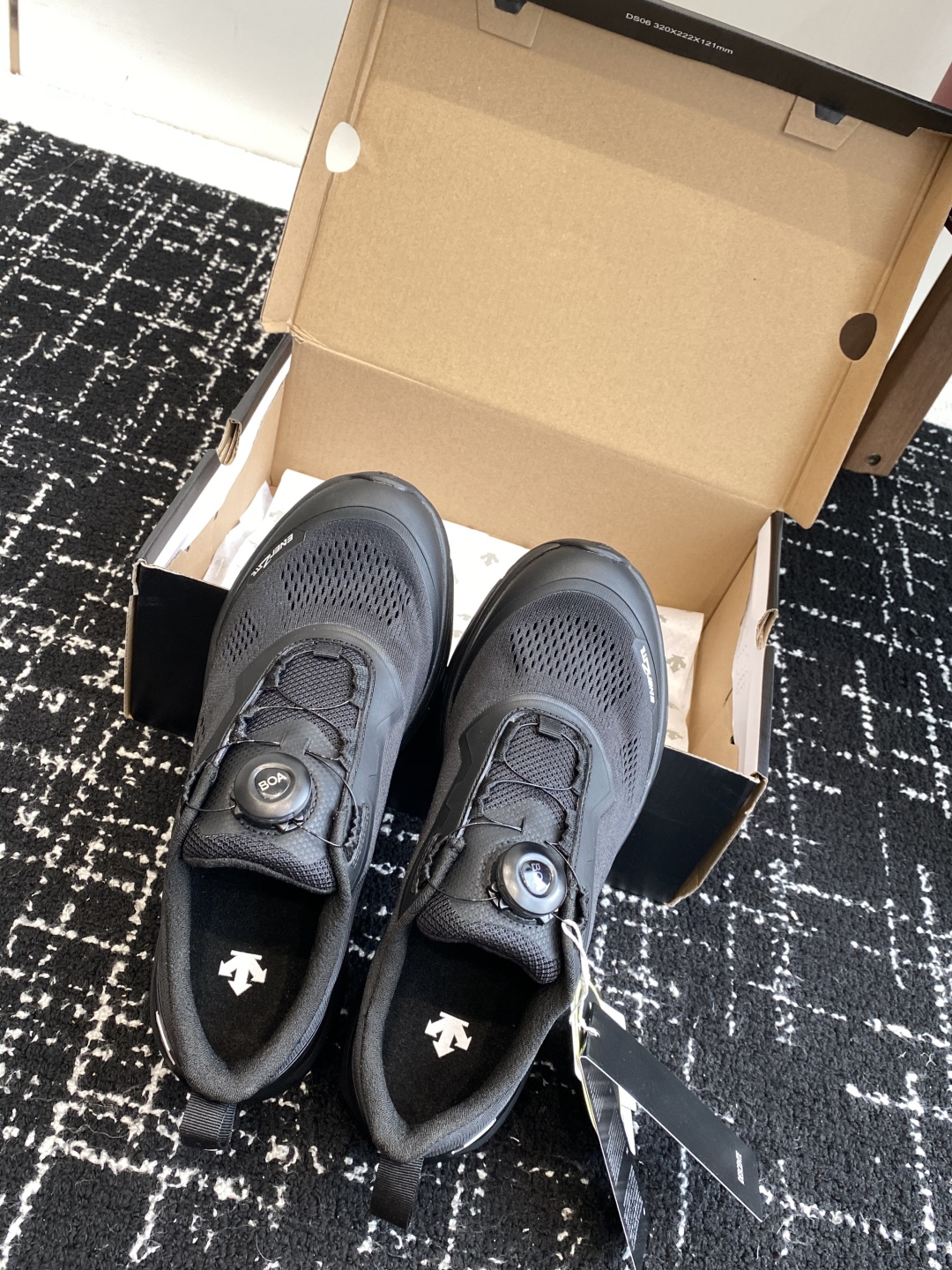 东莞代购级
迪桑特Descente BOA Running 户外运动跑鞋 广东大厂出品 超高还原度 独立