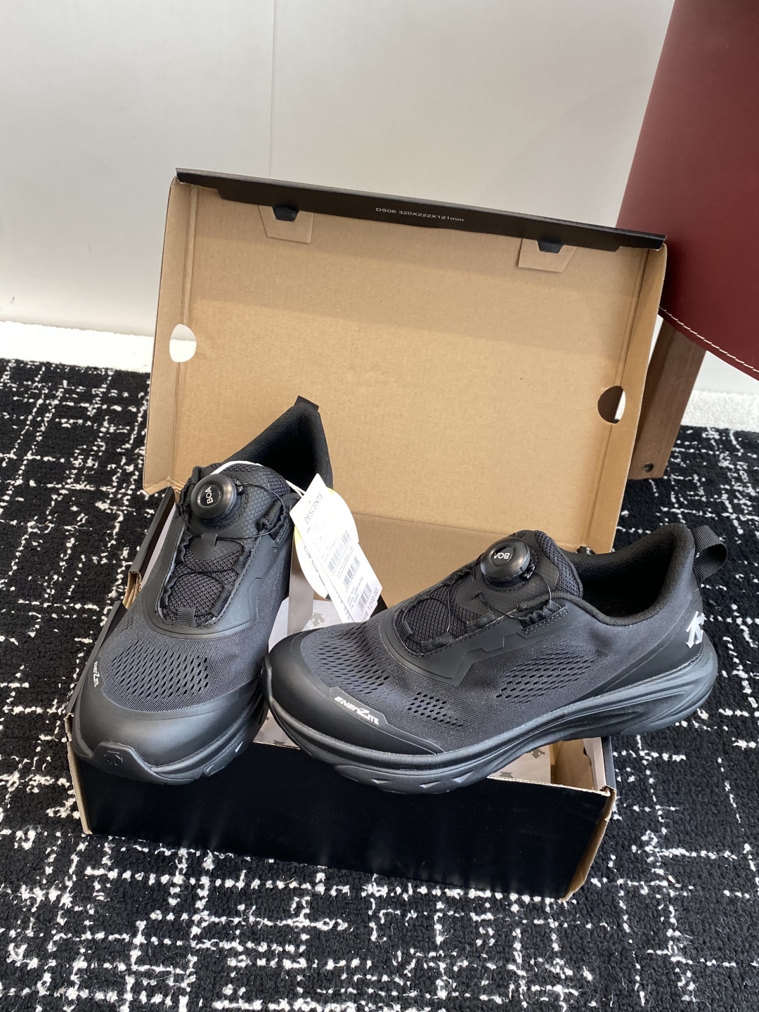 东莞代购级
迪桑特Descente BOA Running 户外运动跑鞋 广东大厂出品 超高还原度 独立