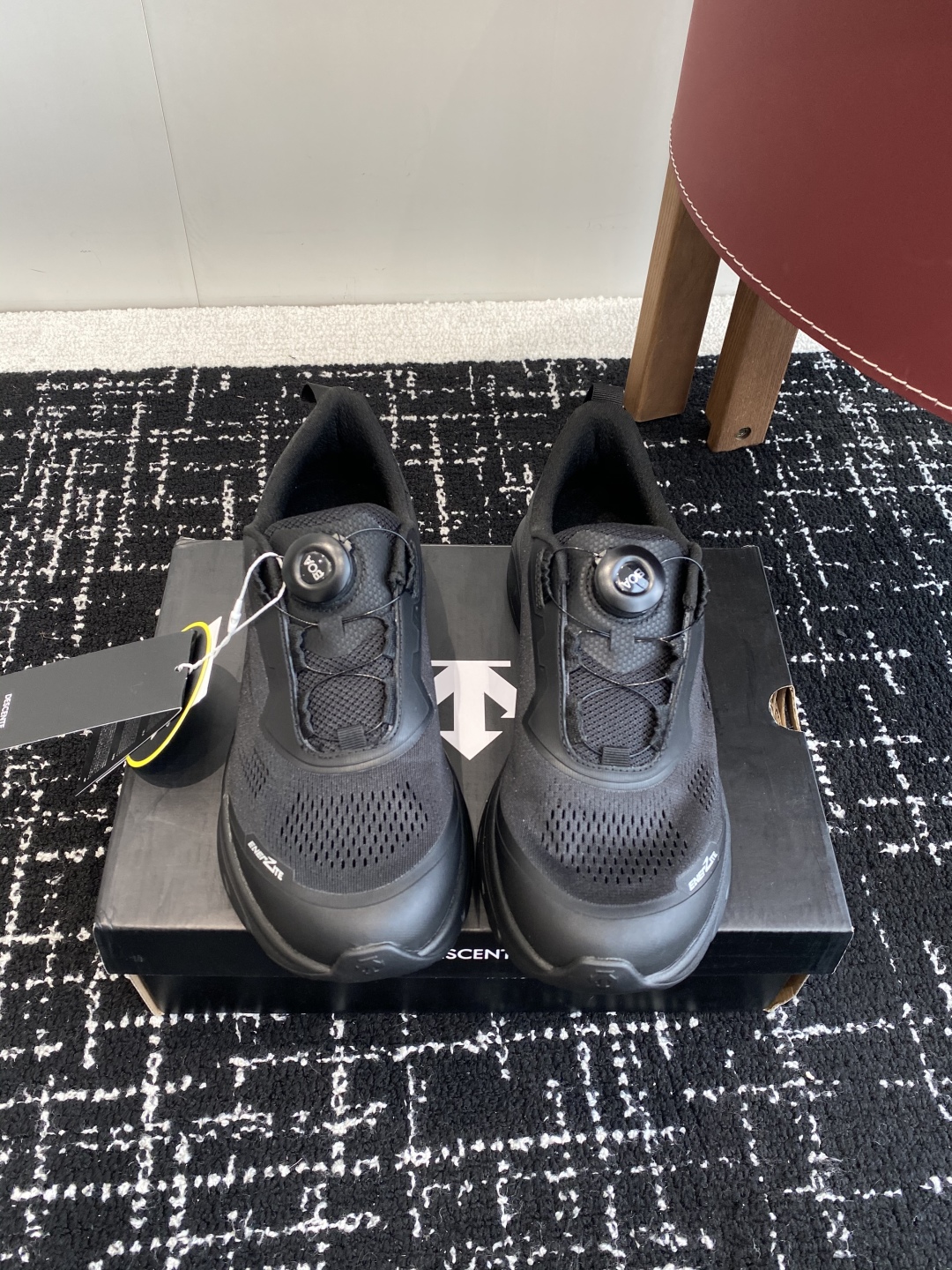 东莞代购级
迪桑特Descente BOA Running 户外运动跑鞋 广东大厂出品 超高还原度 独立