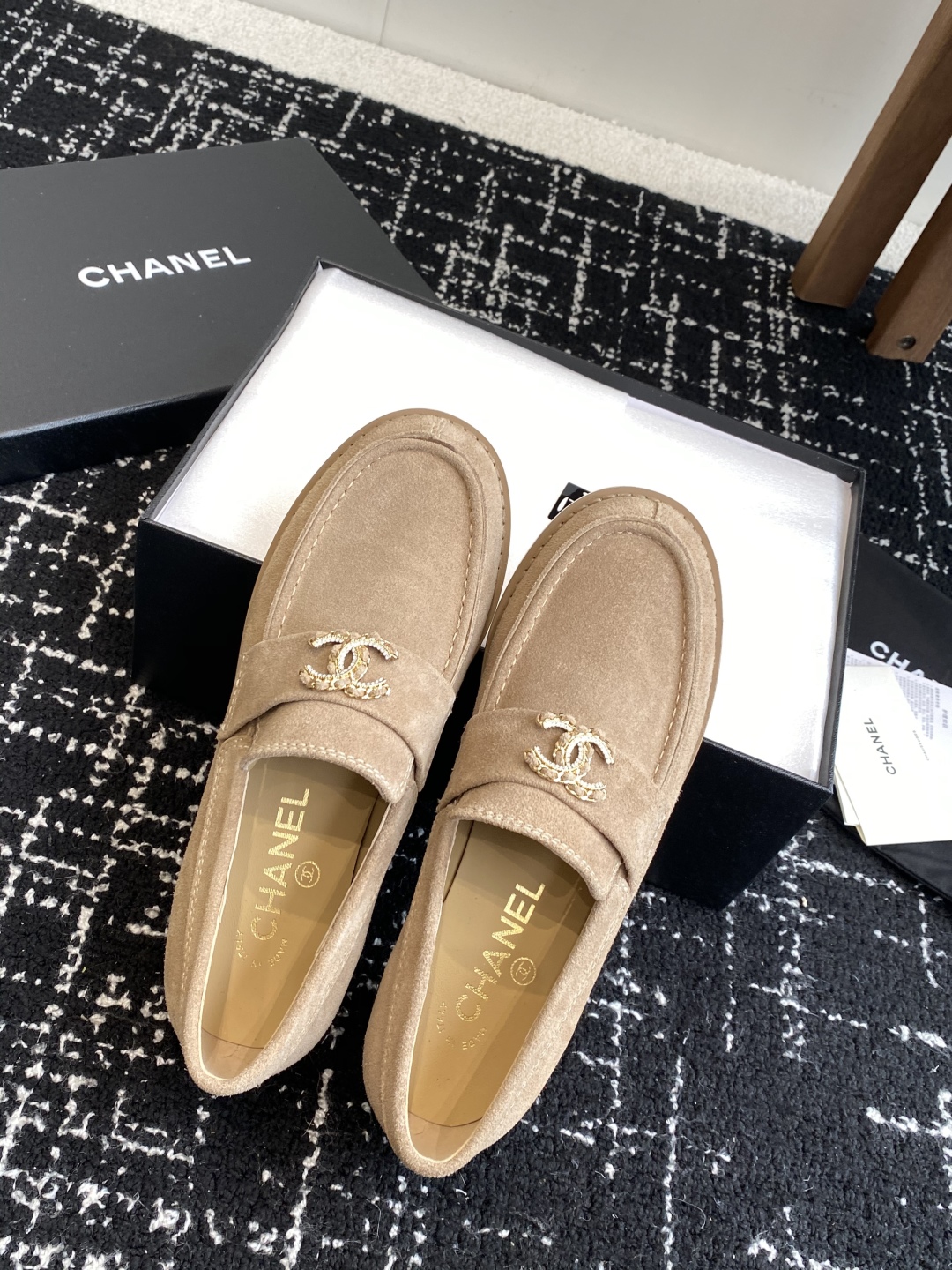 代购级
Chanel 25ss 小香 新款 小香钻扣  乐福鞋鞋 春夏香家必备爆款

女神系列，拥有香家